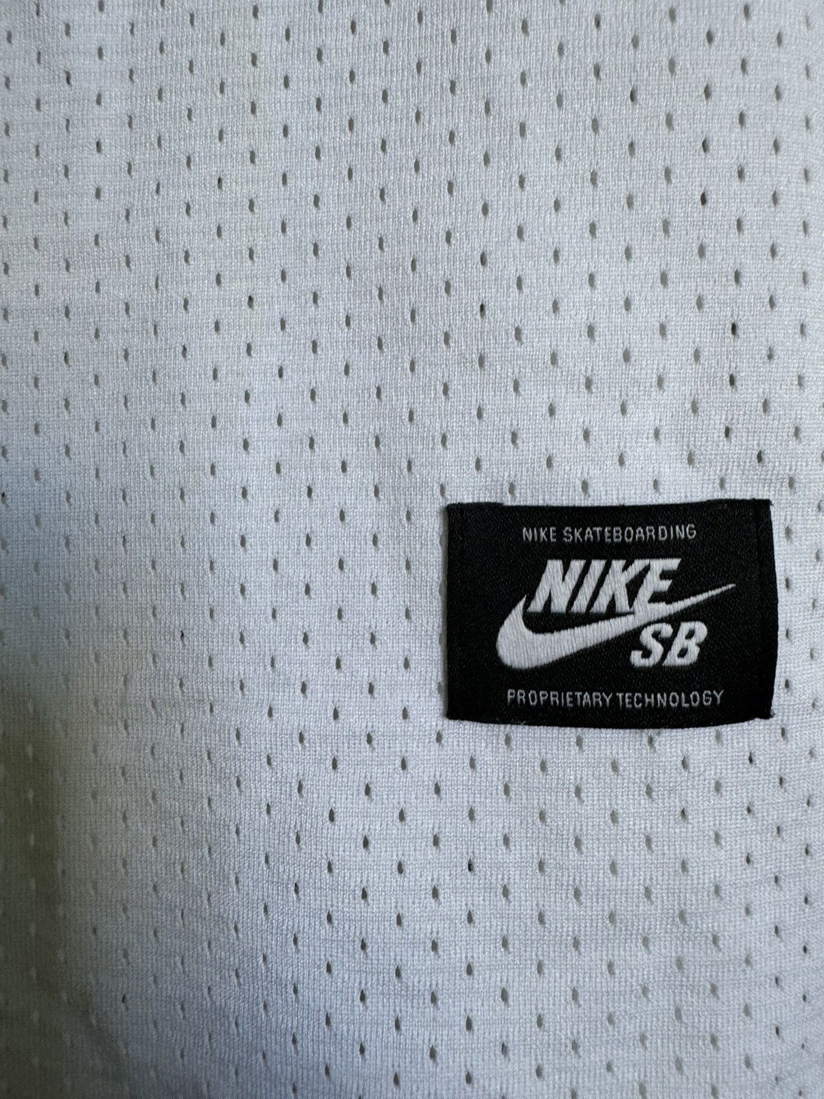 Nike NikeSB mesh long sleeve Size US L / EU 52-54 / 3 - 4 Thumbnail