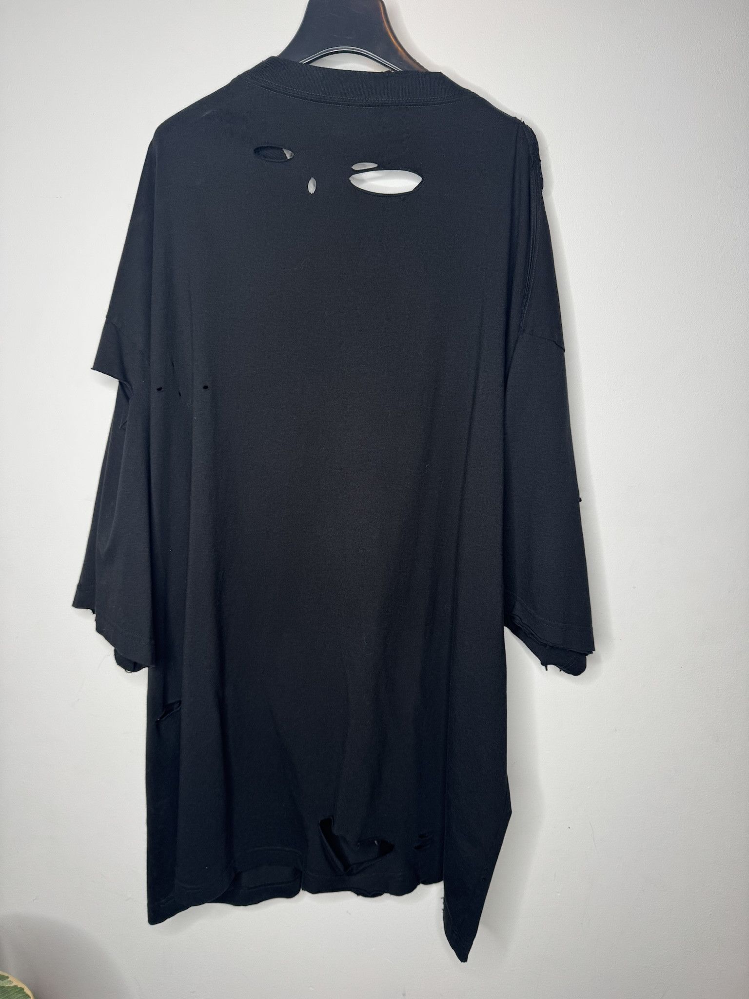Balenciaga Balenciaga torn destroyed sporty b tee Size US M / EU 48-50 / 2 - 2 Thumbnail
