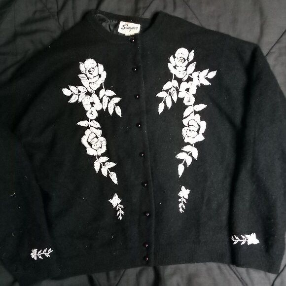 Other Vintage MCM Sangwoo Floral Beaded Wool Cardigan Sweater Size S / US 4 / IT 40 - 1 Thumbnail