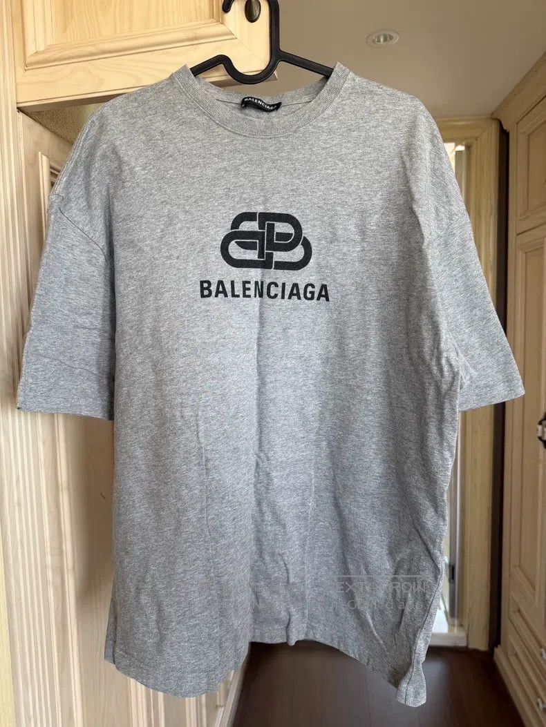Balenciaga Balenciaga Gray buckle short-sleeve T-shirt Size US S / EU 44-46 / 1 - 1 Thumbnail