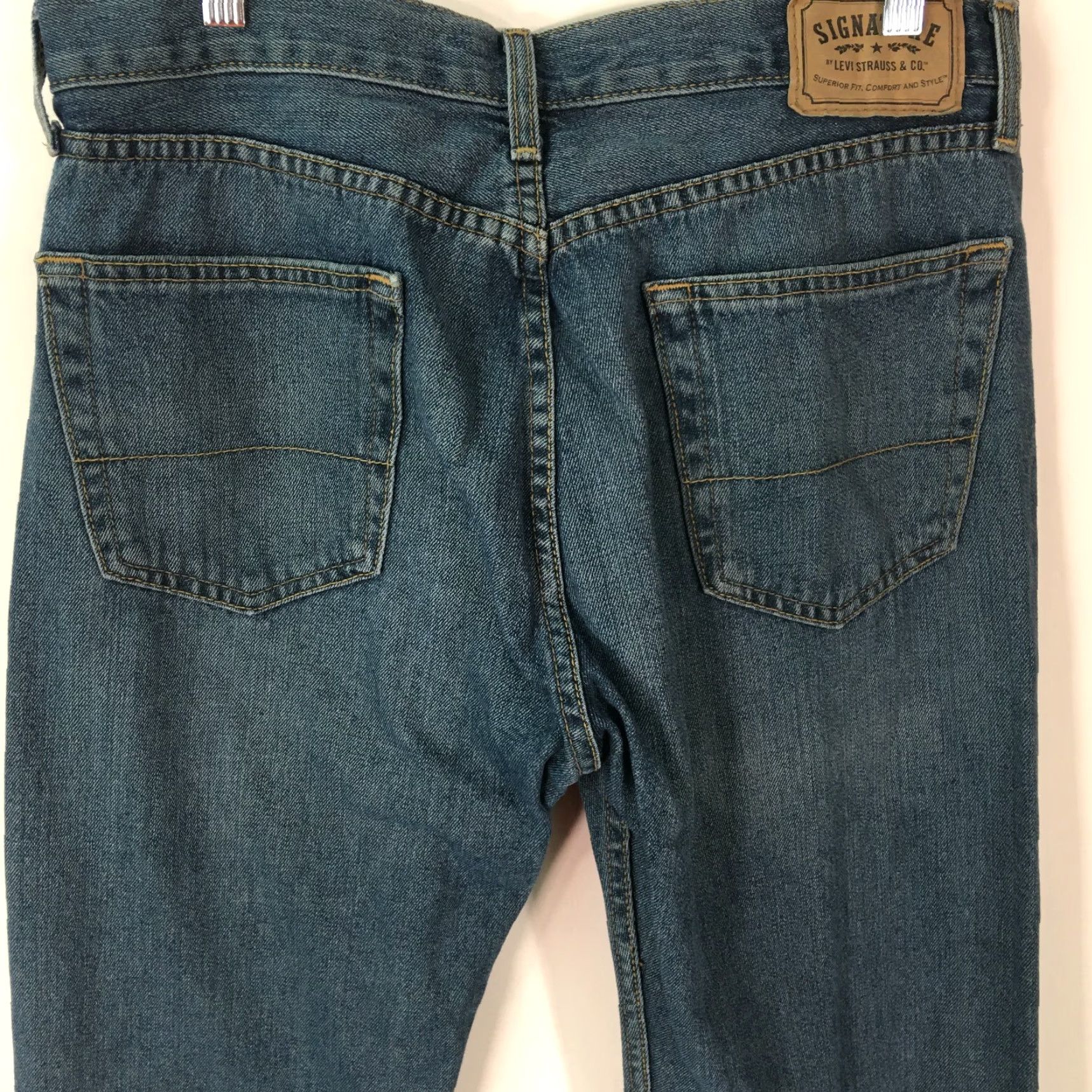 CO Signature Levi's Jeans Mens Regular Straight Blue Denim 34X34 Belt Loops 5-Pocket 100% Cotton Medium Wash Casual Wear Size US 34 / EU 50 - 3 Thumbnail