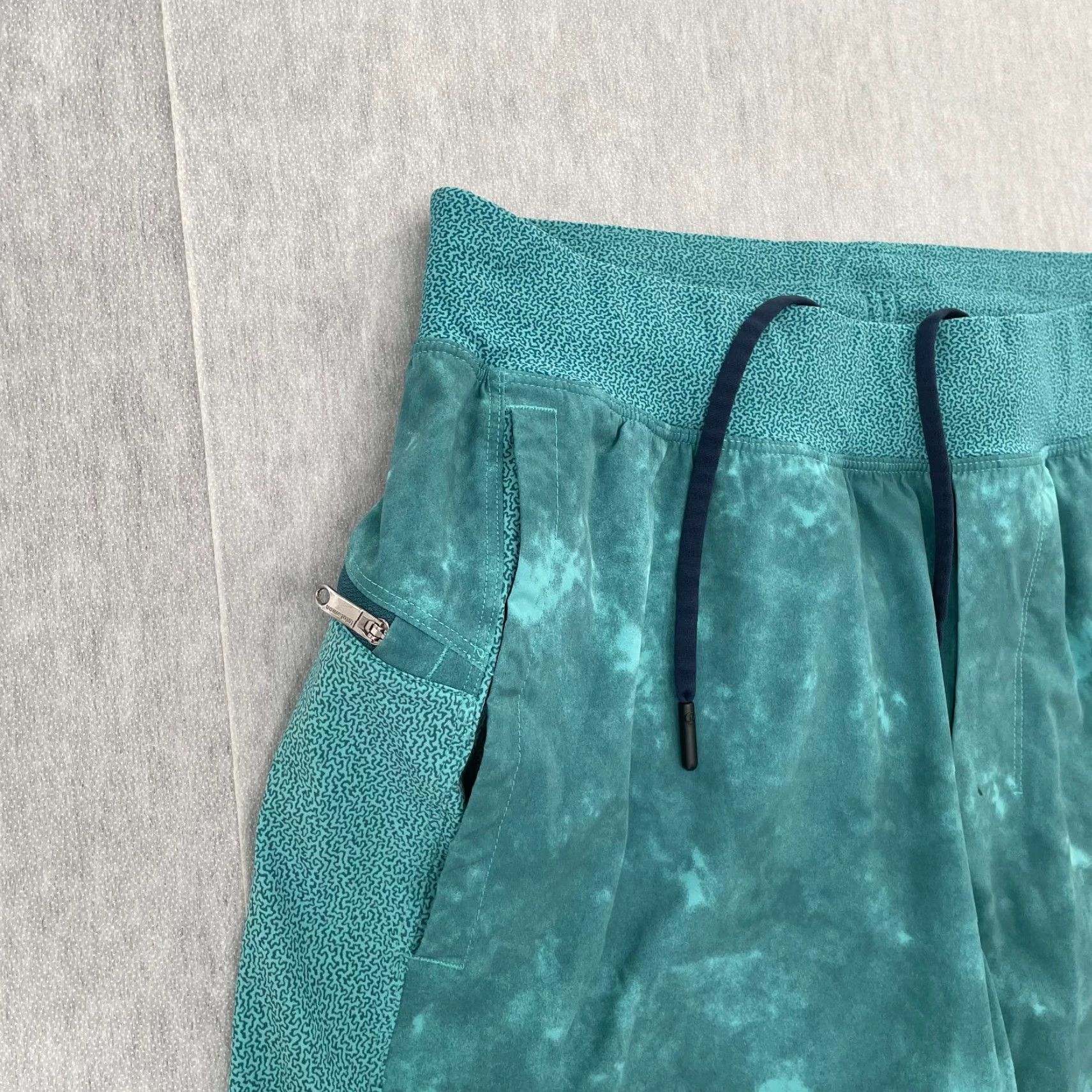 Lululemon VINTAGE Lululemon Shorts Athletic M Men Drawstring Green Gym Casual Activewear Size US 31 - 3 Thumbnail