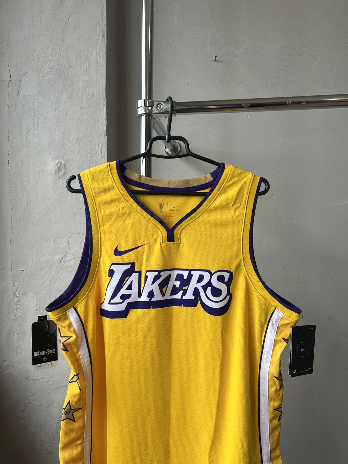 Nike NWT 2019 LOS ANGELES LAKERS NIKE BASKETBALL CITY JERSEY Size US L / EU 52-54 / 3 - 3 Thumbnail