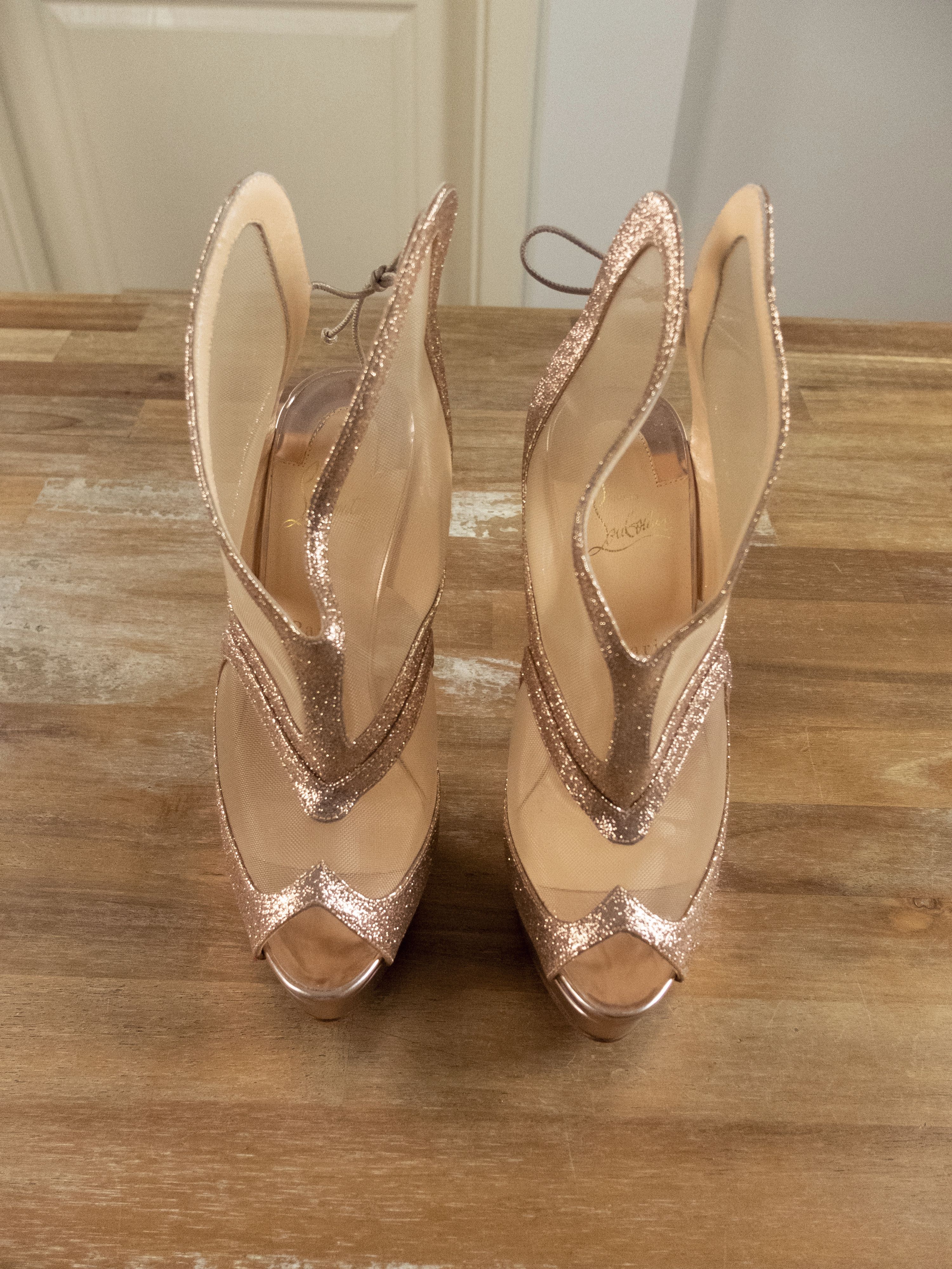Christian Louboutin CHRISTIAN LOUBOUTIN Farfamesh gold poudre glitter sandals 10 Size US 10 / IT 40 - 2 Thumbnail