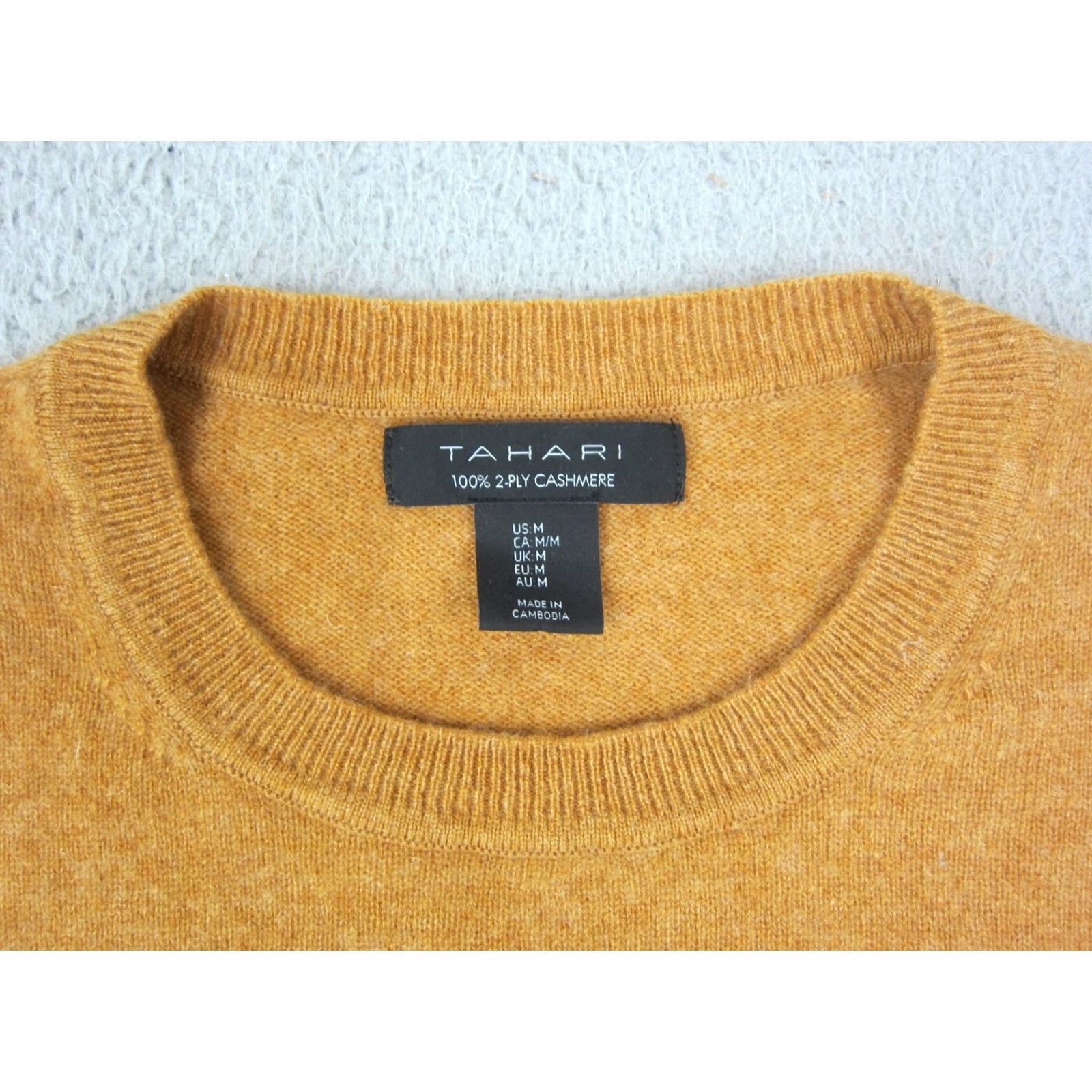 Vintage Tahari Sweater Womens Medium Gold 100% Cashmere 2 Ply Knit Classic Crewneck Size M / US 6-8 / IT 42-44 - 3 Thumbnail