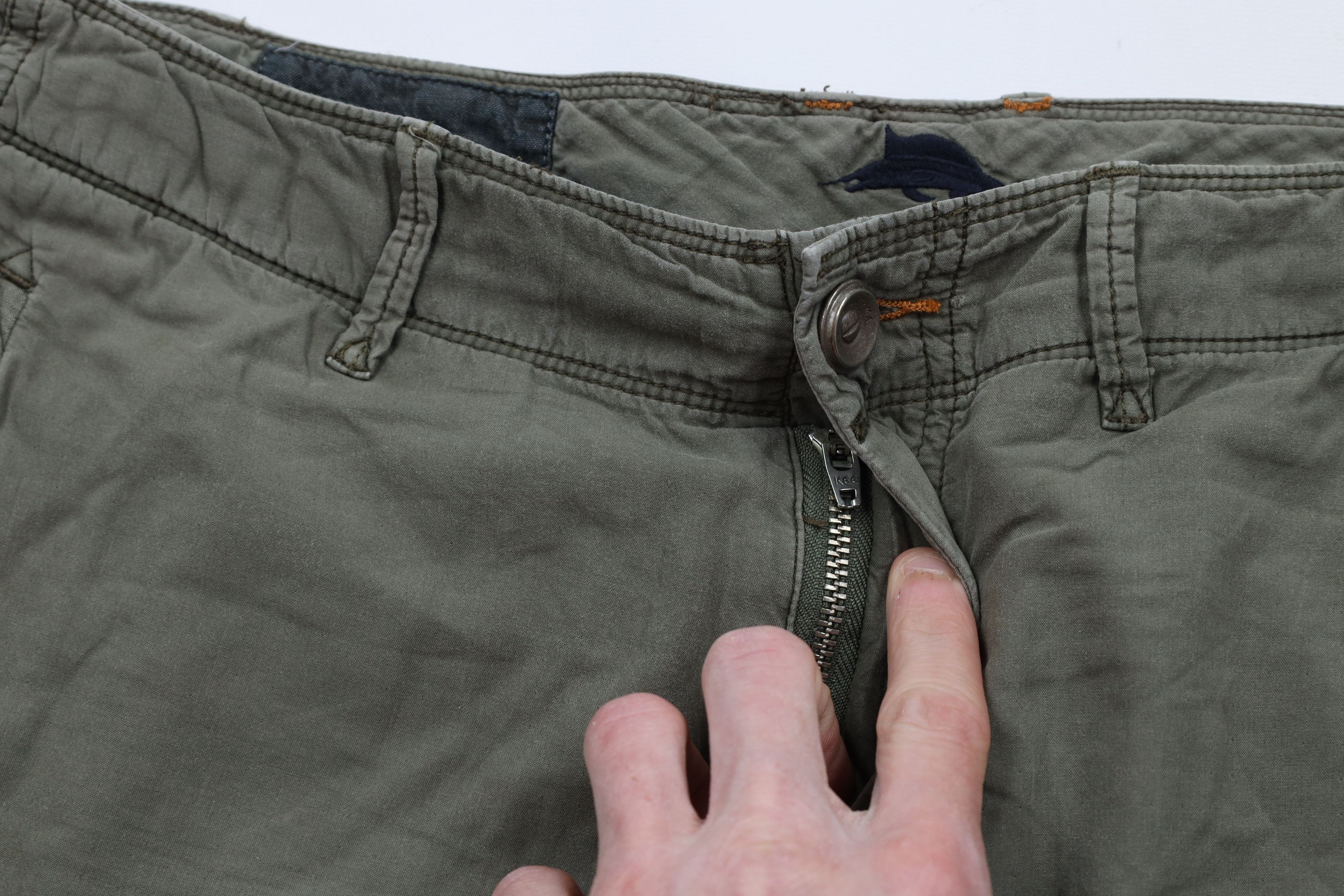 Tommy Bahama × Vintage Vintage Tommy Bahama Stonewash Above Knee Cargo Shorts Size US 33 - 7 Thumbnail