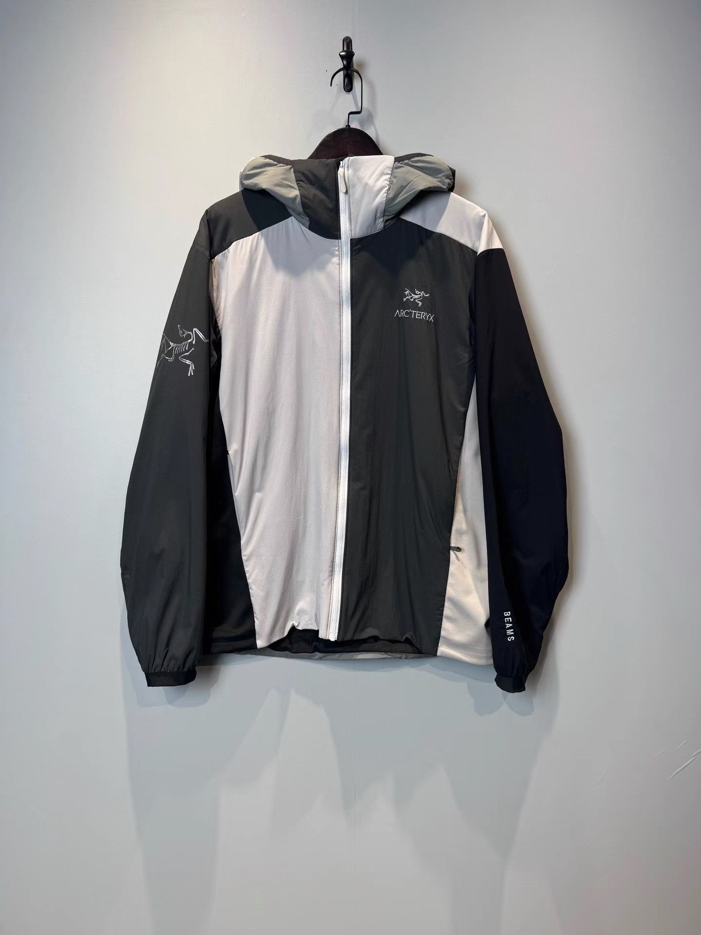 Arc'teryx ARC'TERYX × BEAMS FW23 Atom Zip Colorblock Jacket K36 Size US L / EU 52-54 / 3 - 1 Thumbnail