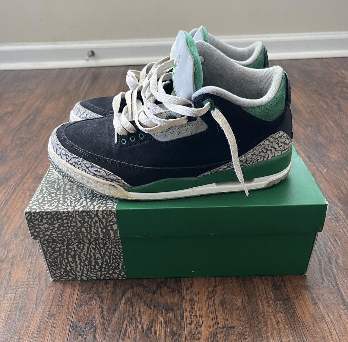 Jordan Brand Jordan 3 Pine Green Size US 10 / EU 43 - 4 Thumbnail
