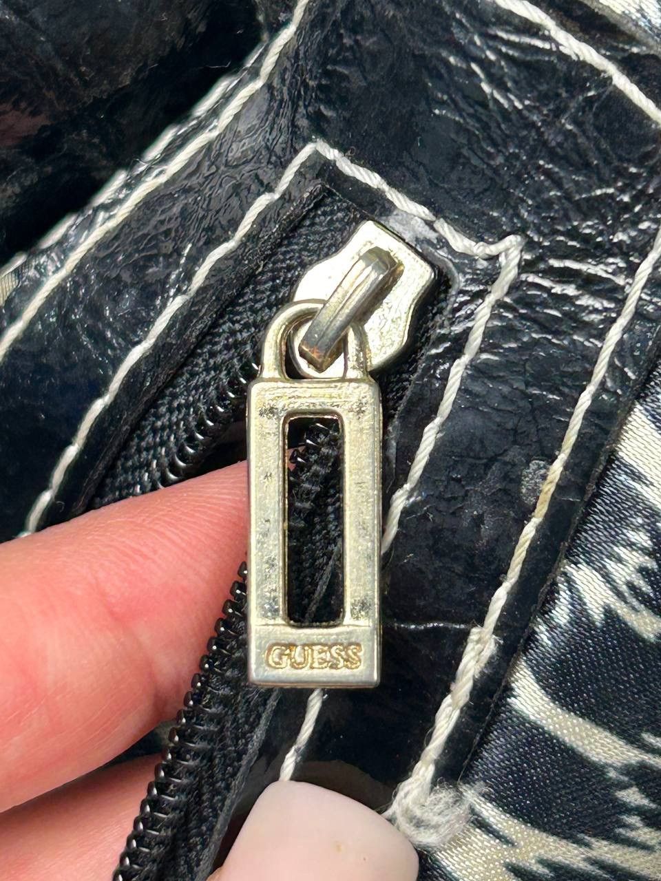 Guess Vintage Guess Leather Monogram Shoulder Bag Y2K Size ONE SIZE - 22 Thumbnail
