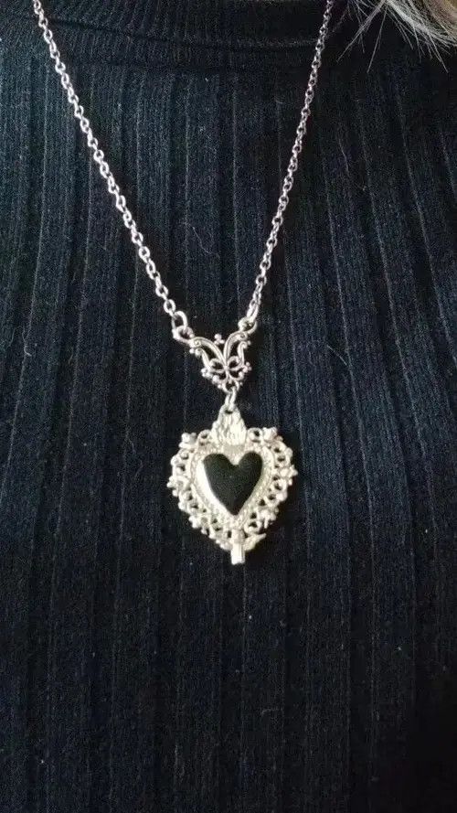 Other Black Color Heart Necklace Size ONE SIZE - 3 Thumbnail