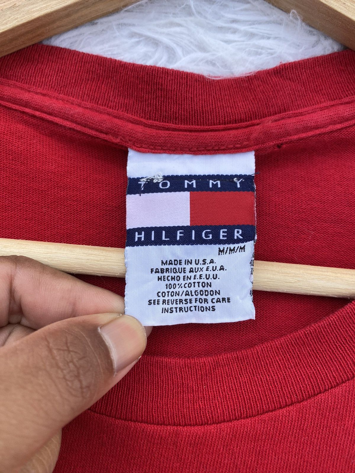 Tommy Hilfiger Rare Vintage Tommy Hilfiger Big Logo Spellout Tshirt Size US L / EU 52-54 / 3 - 10 Thumbnail