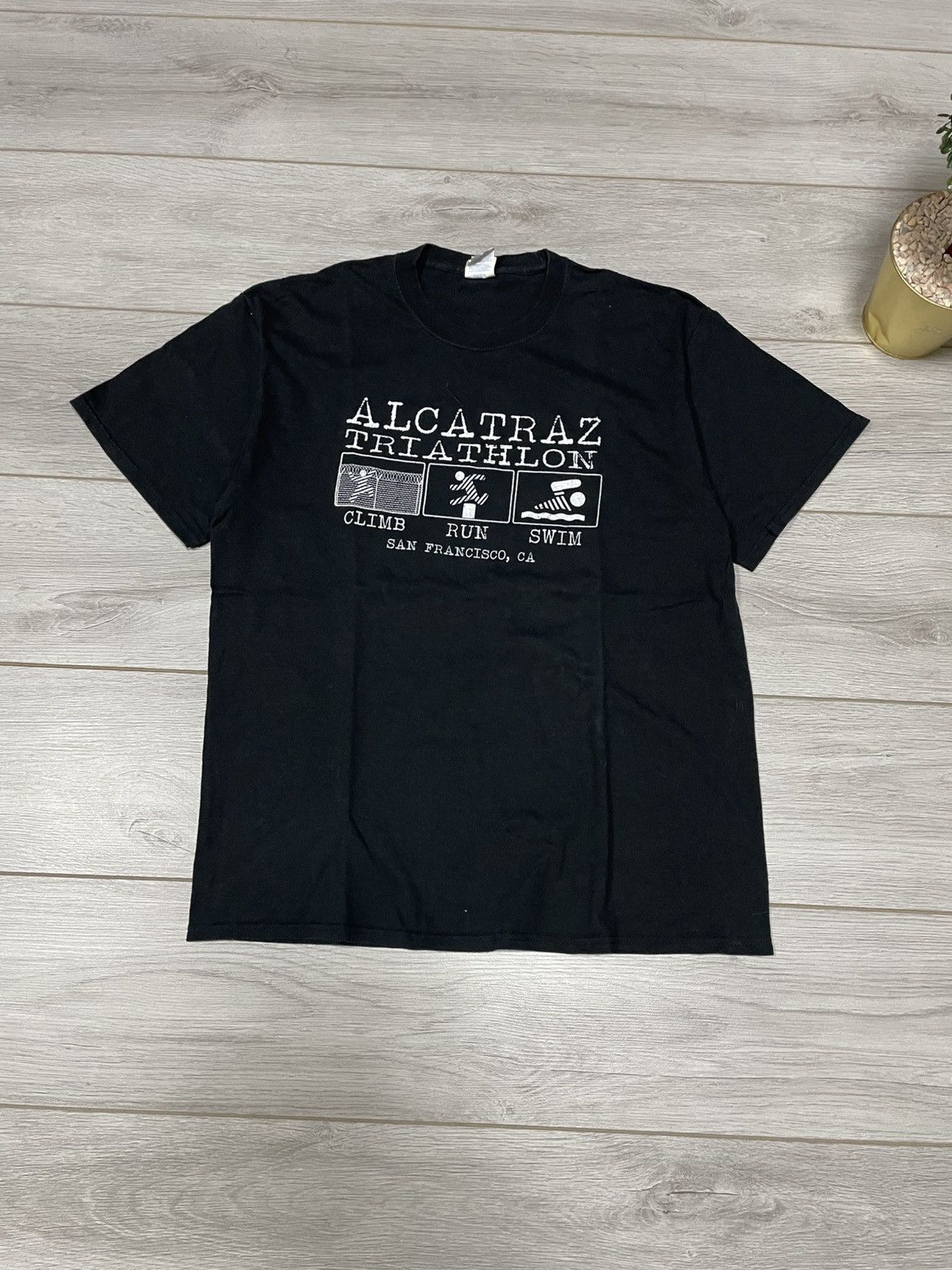 Vintage Vintage Y2K Alcatraz Triathlon Funny Graphic Tee Size US L / EU 52-54 / 3 - 3 Thumbnail
