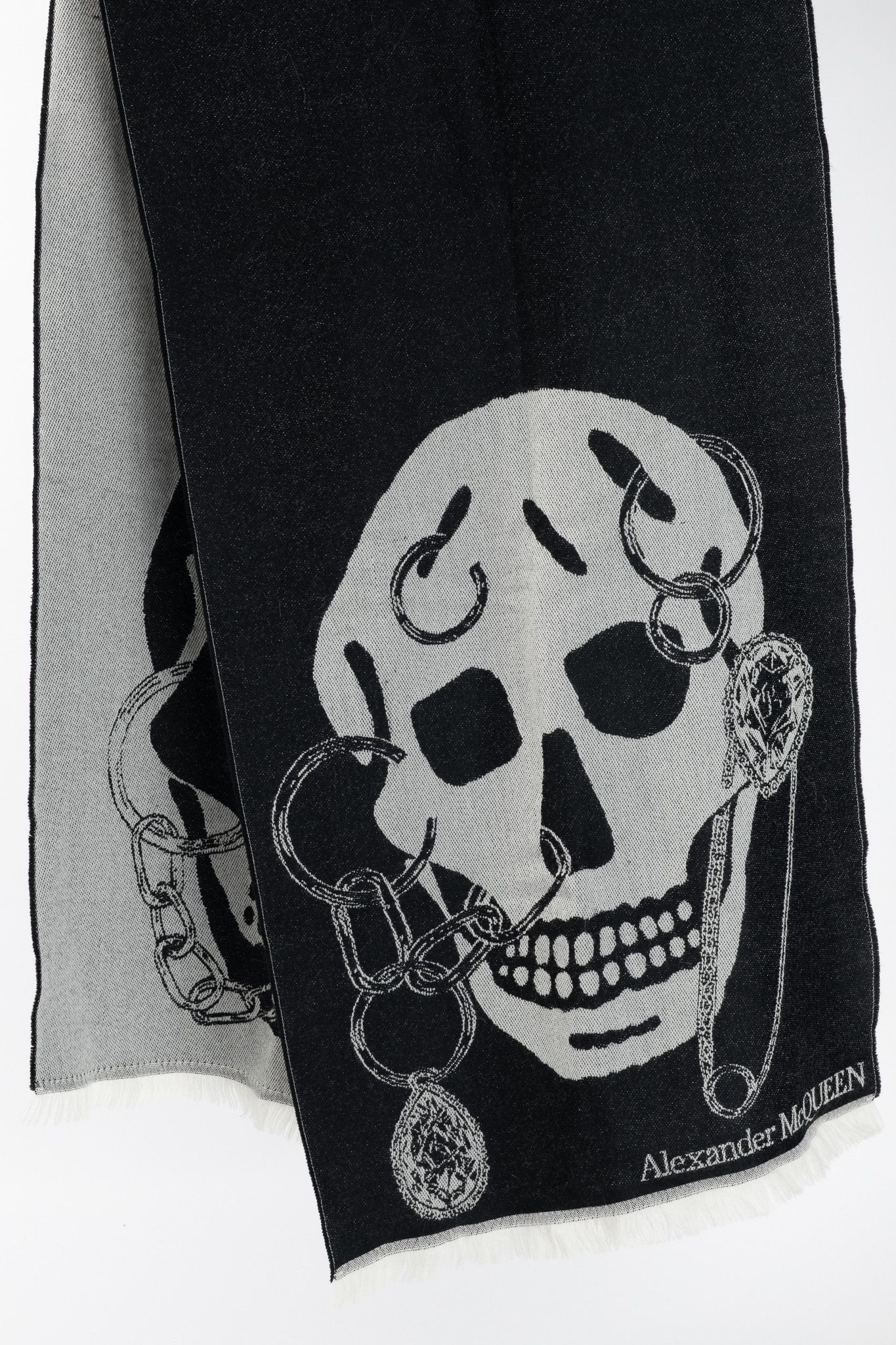 Alexander McQueen Alexander McQueen Black Wool Skull-Motif Scarf Size ONE SIZE - 3 Thumbnail
