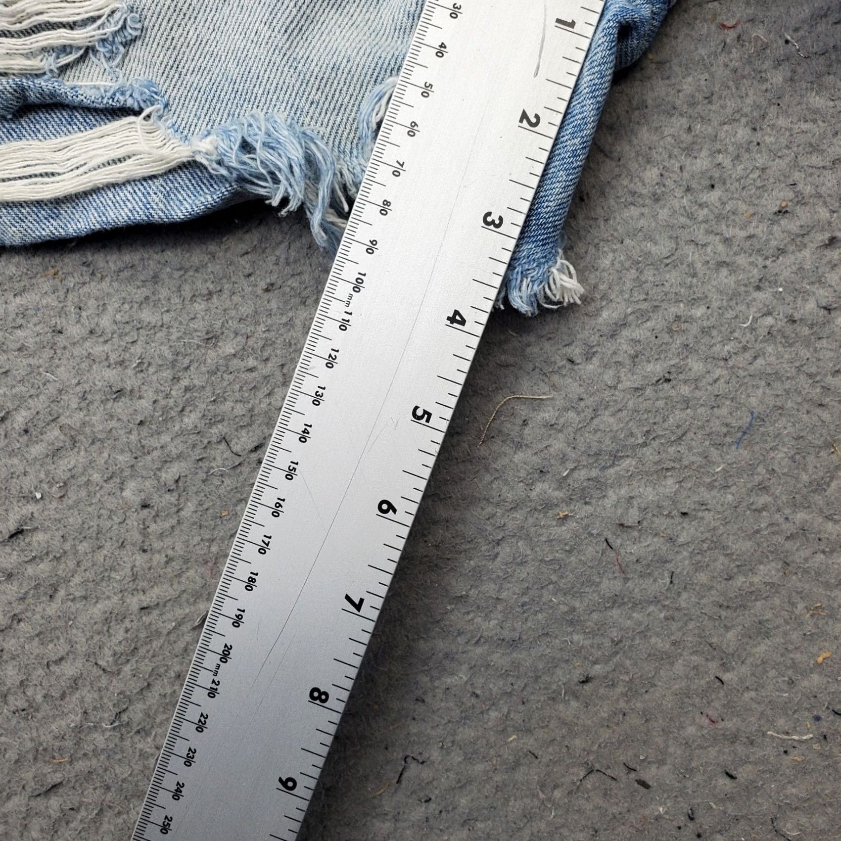 Vintage Aéropostale Womens 6 Blue Distressed High Rise Cut-off Shorts Button Fly 90s Style Denim Shorts Size 28" / US 6 / IT 42 - 4 Thumbnail
