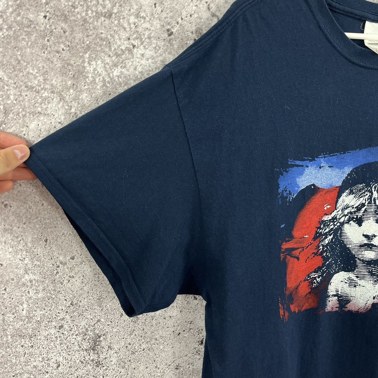 Vintage Mis Miserables Vintage T-Shirt Big Logo Size XL Size US XL / EU 56 / 4 - 4 Thumbnail