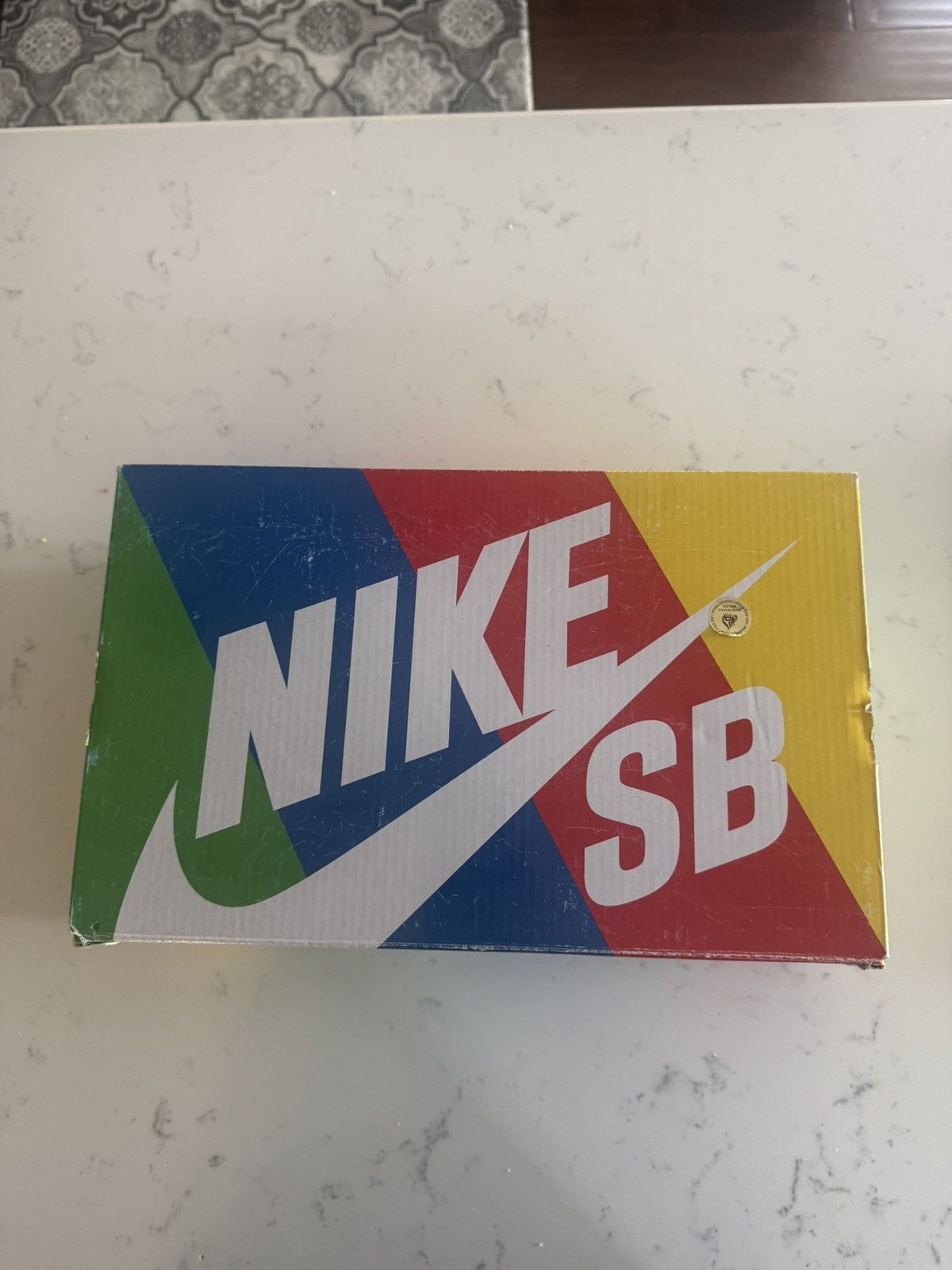Nike First Avenue SB Dunks (used) Size US 9 / EU 42 - 2 Thumbnail