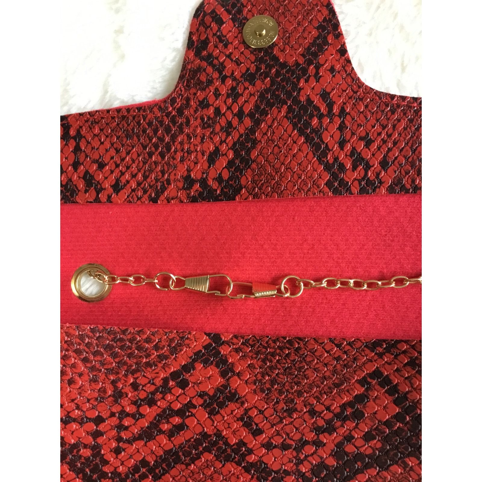 Other Red Faux Snake Leather Metal Rings Gold Chain Crossbody Bag Size ONE SIZE - 10 Thumbnail