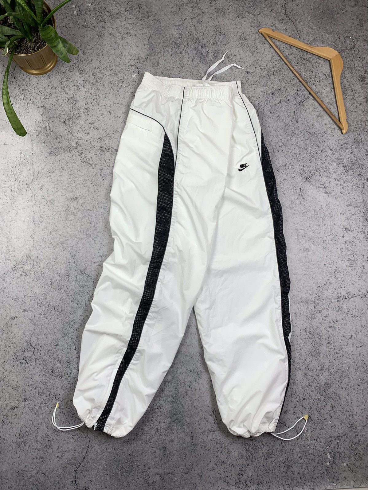 Vintage Nike Vintage Y2K Nylon White Pants Mens Size XXL Size US 38 / EU 54 - 11 Thumbnail