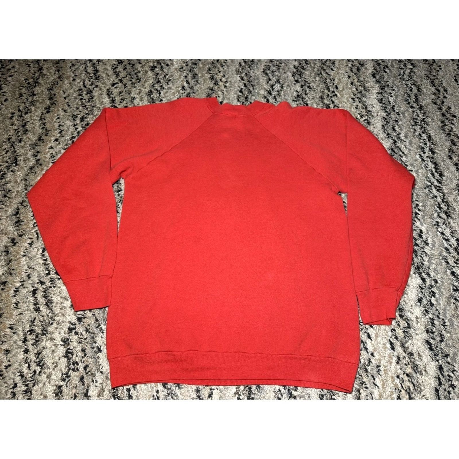 Mickey & Co. VINTAGE Mickey Mouse World Tour 1001 Hellos Crewneck Sweatshirt Shirt Large Red Mens L Shirt Size US L / EU 52-54 / 3 - 4 Thumbnail