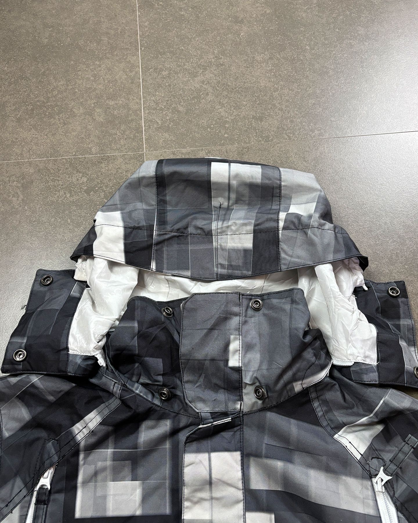 Oakley Vintage Oakley Software Ventilated Jacket Geometric AOP Size US M / EU 48-50 / 2 - 14 Thumbnail