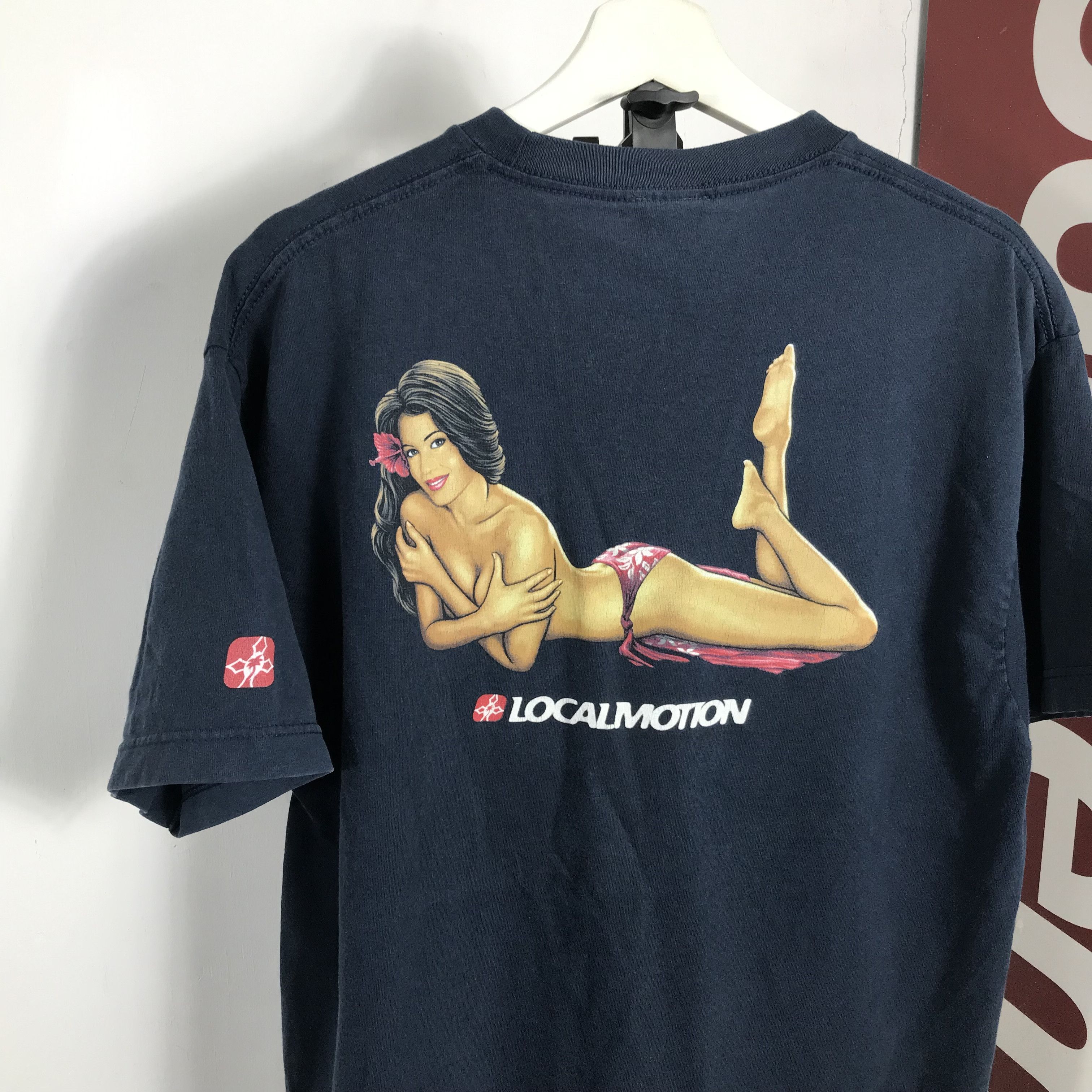 Vintage Vintage LOCAL MOTION T Shirt Girl Surfing Size US L / EU 52-54 / 3 - 3 Thumbnail