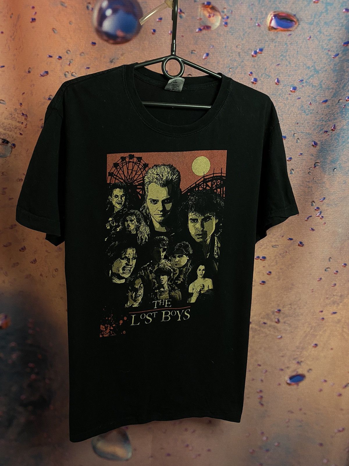 Vintage Vintage The lost boys streetwear movie tee Size US M / EU 48-50 / 2 - 1 Thumbnail