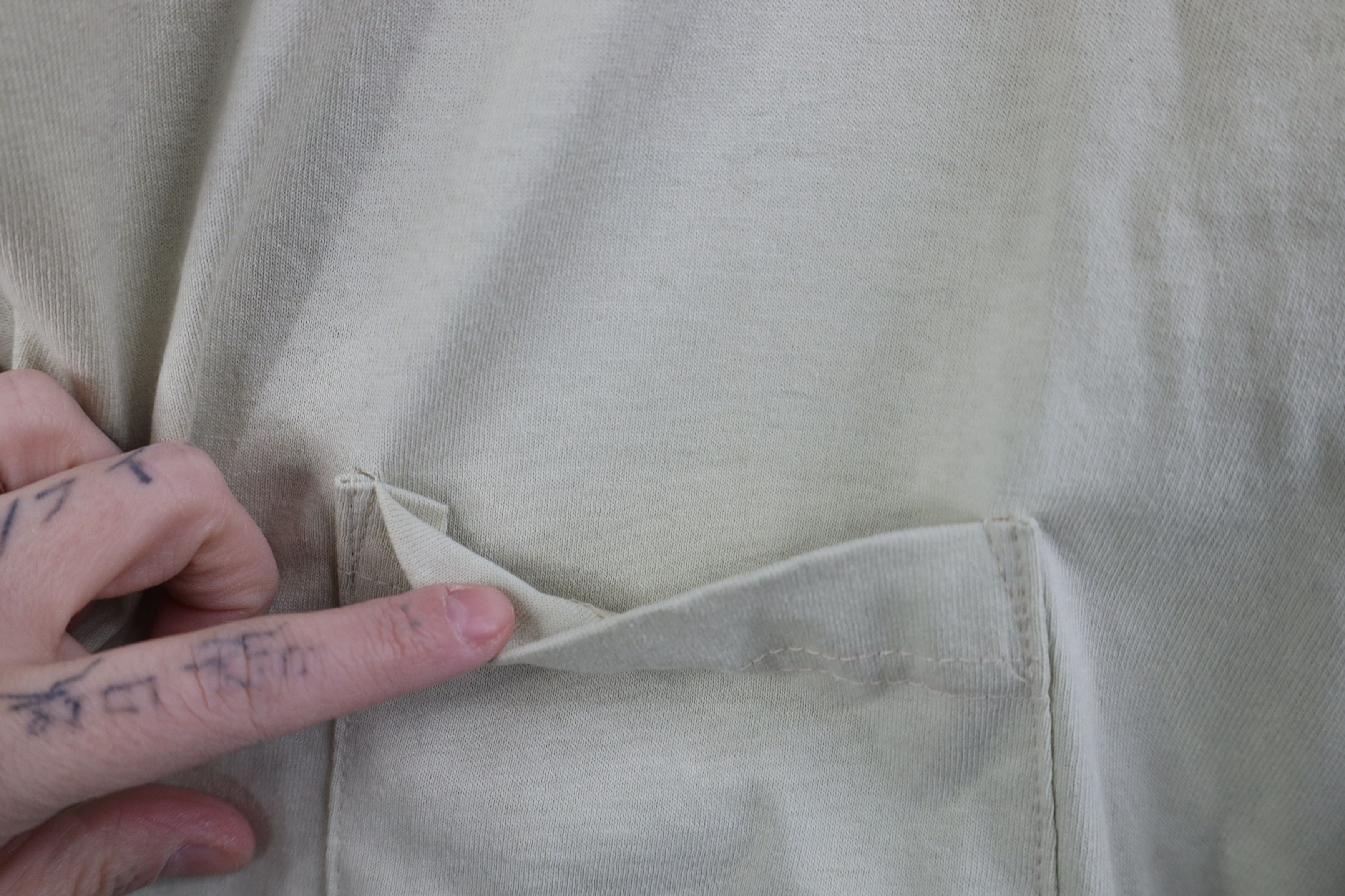 Vintage Deadstock Vintage 90s Streetwear T-Shirt Beige USA Pocket Size US L / EU 52-54 / 3 - 4 Thumbnail