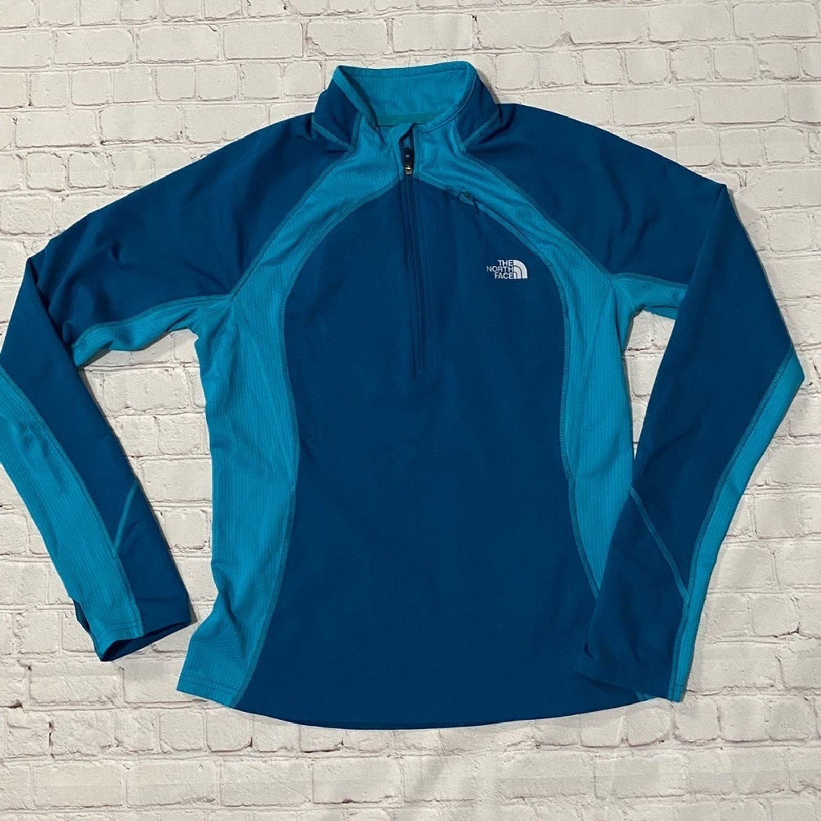 The North Face Women’s the north face long sleeve Size M / US 6-8 / IT 42-44 - 2 Thumbnail