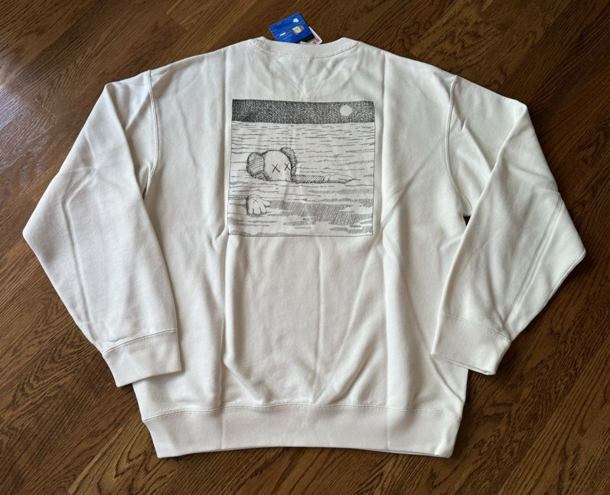 Kaws × Uniqlo Large Kaws Long Sleeve Sweatshirt White Uniqlo UT Peace for Size US L / EU 52-54 / 3 - 1 Thumbnail