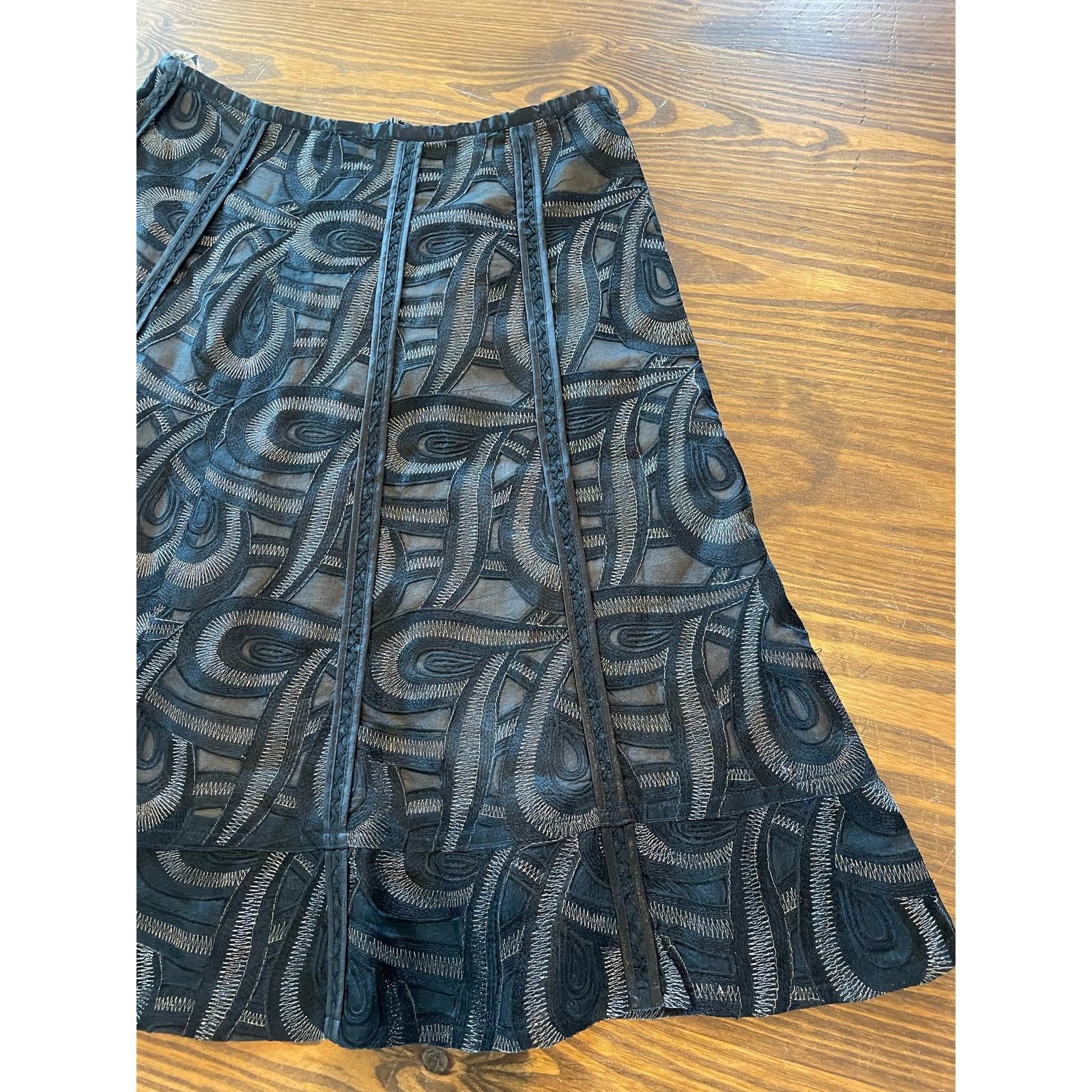 Nygard Peter Nygard 100% Silk Black & Metallic A-Line skirt, 10 Size 32" / US 10 / IT 46 - 3 Thumbnail