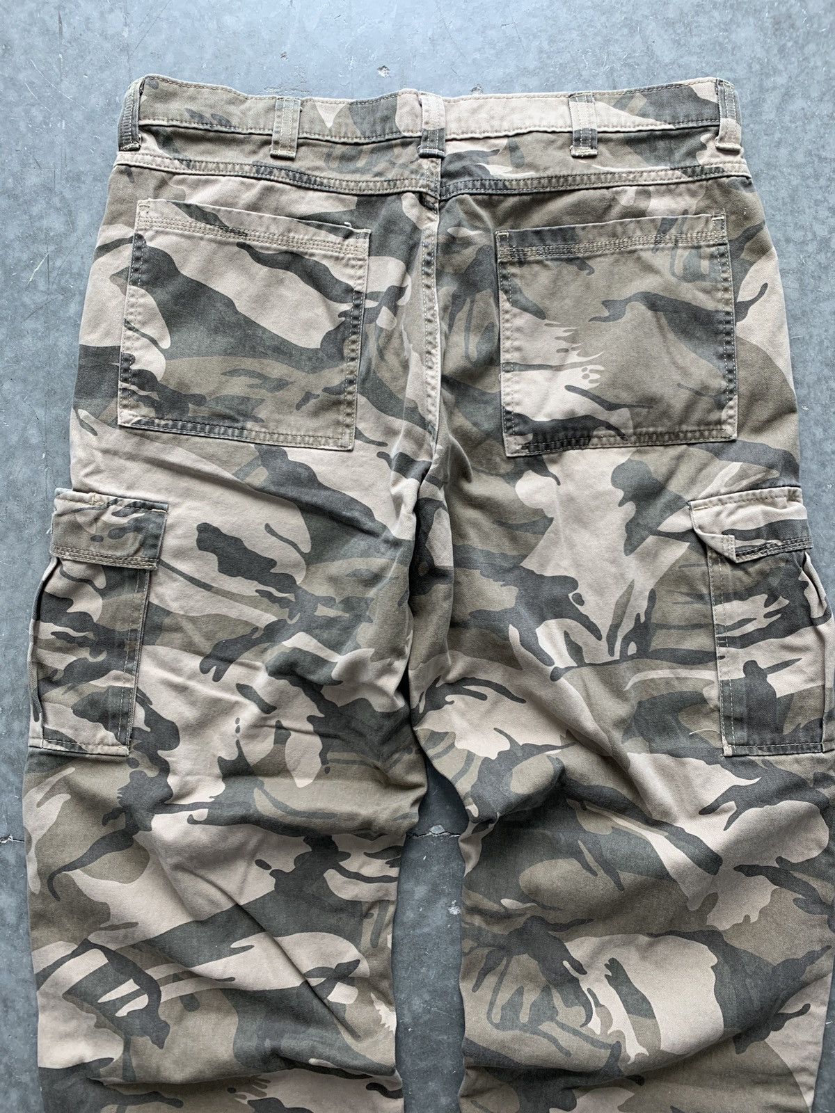 Vintage × Wrangler Vintage Y2K Wrangler Baggy Camo Cargo Pants Size US 36 / EU 52 - 7 Thumbnail