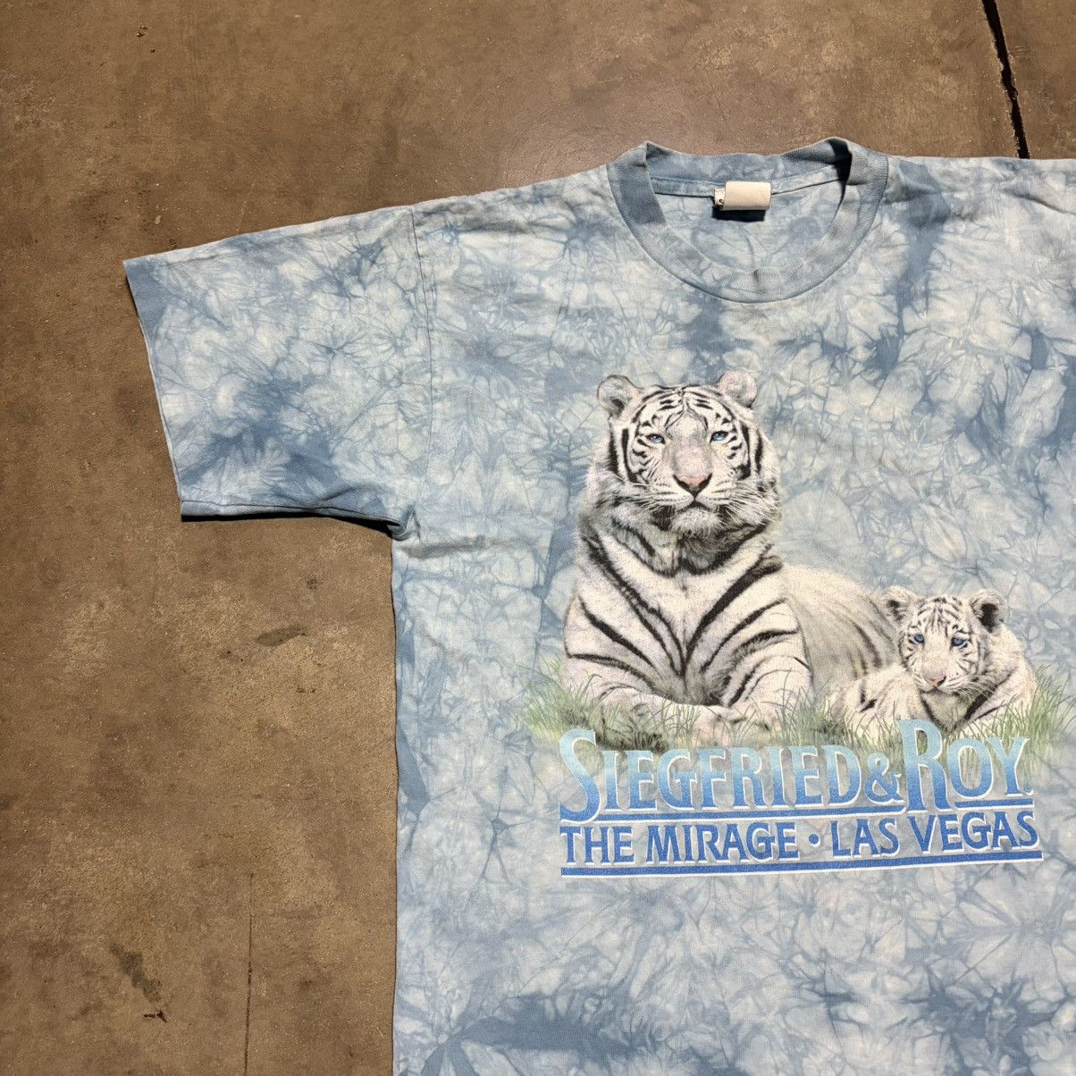 Vintage Vintage Siegfried Roy Mirage Las Vegas Tiger Tie Dye T Shirt Size US M / EU 48-50 / 2 - 2 Thumbnail