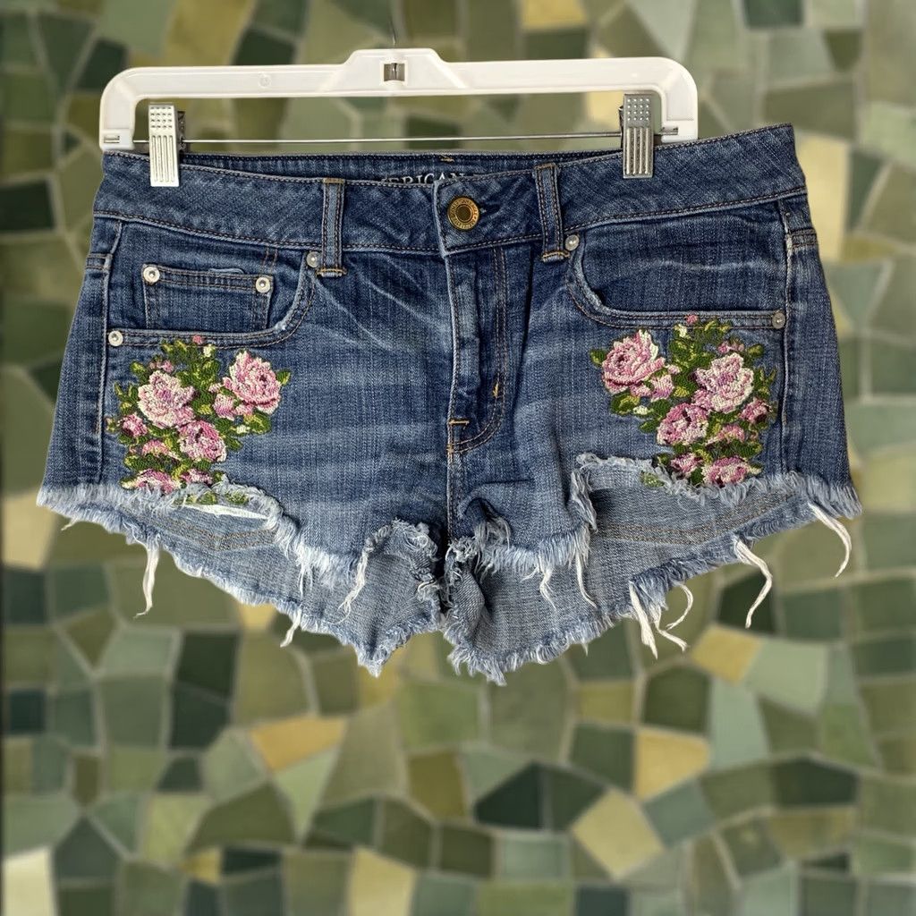 American Eagle Outfitters American Eagle Womens Shorts Size 6 Blue Festival Embroidered Y2K Size 28" / US 6 / IT 42 - 1 Thumbnail