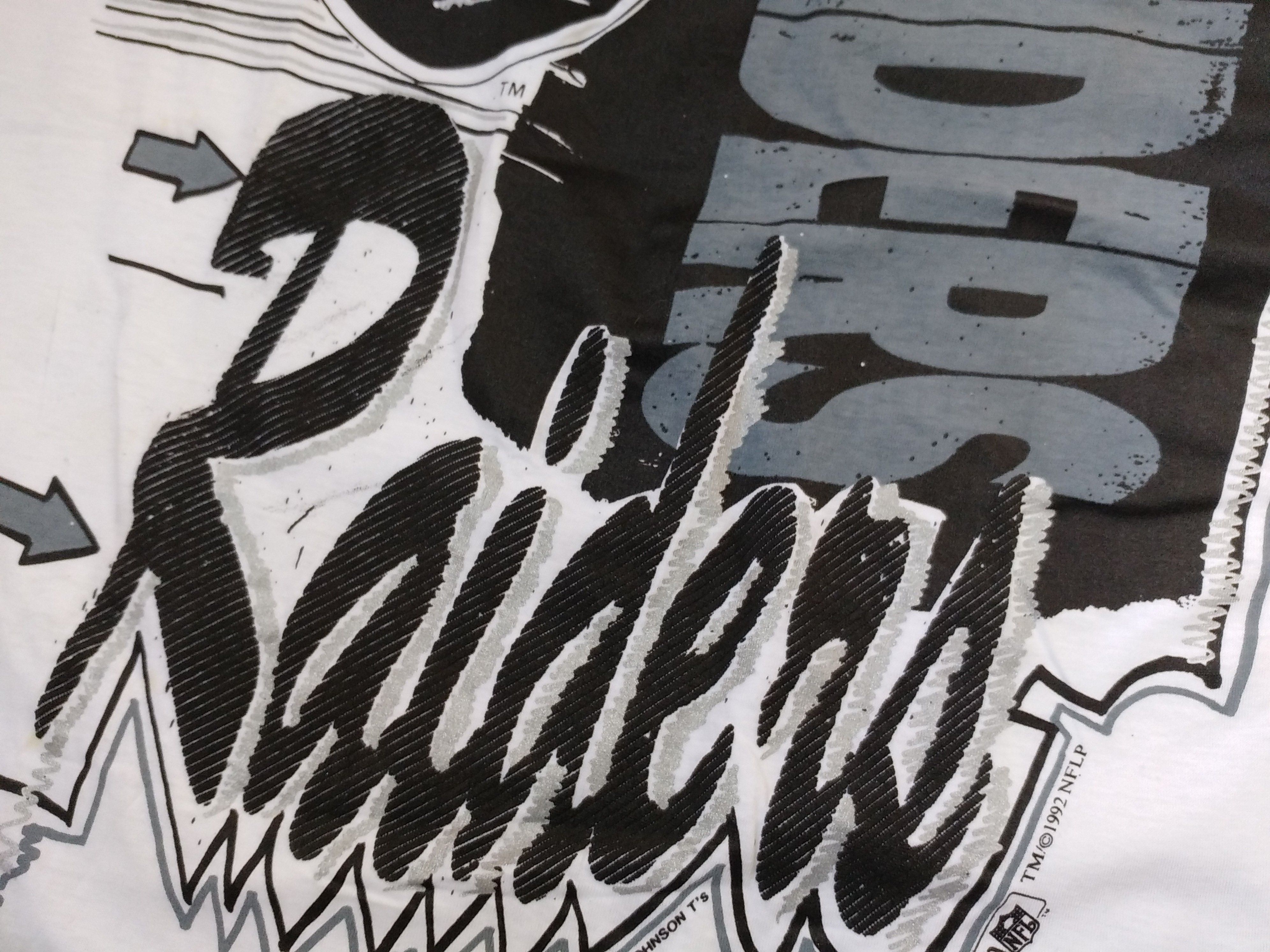 NFL Los Angeles RAIDERS t-shirt 1992 Magic Johnson vintage XL Size US XL / EU 56 / 4 - 7 Thumbnail
