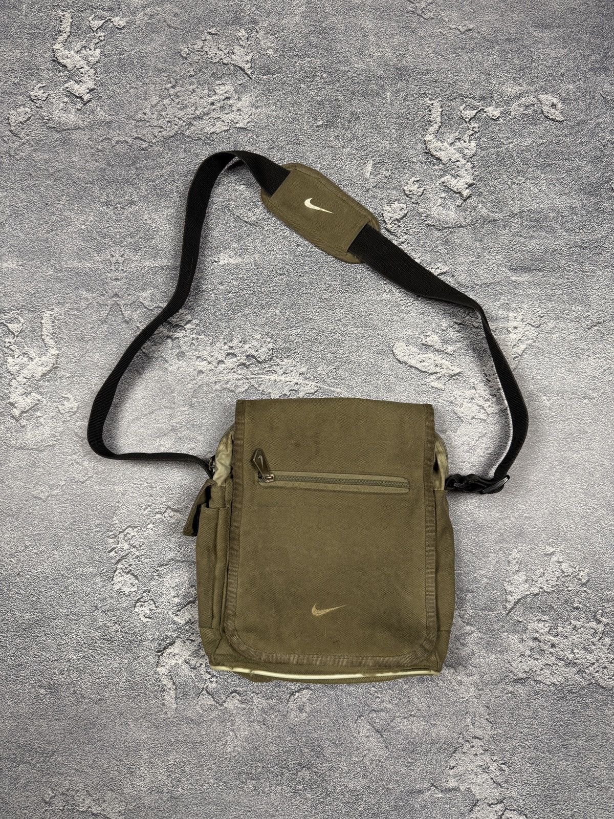 Nike × Vintage Vintage Nike Shoulder Bag Crossbody Messenger Size ONE SIZE - 1 Thumbnail