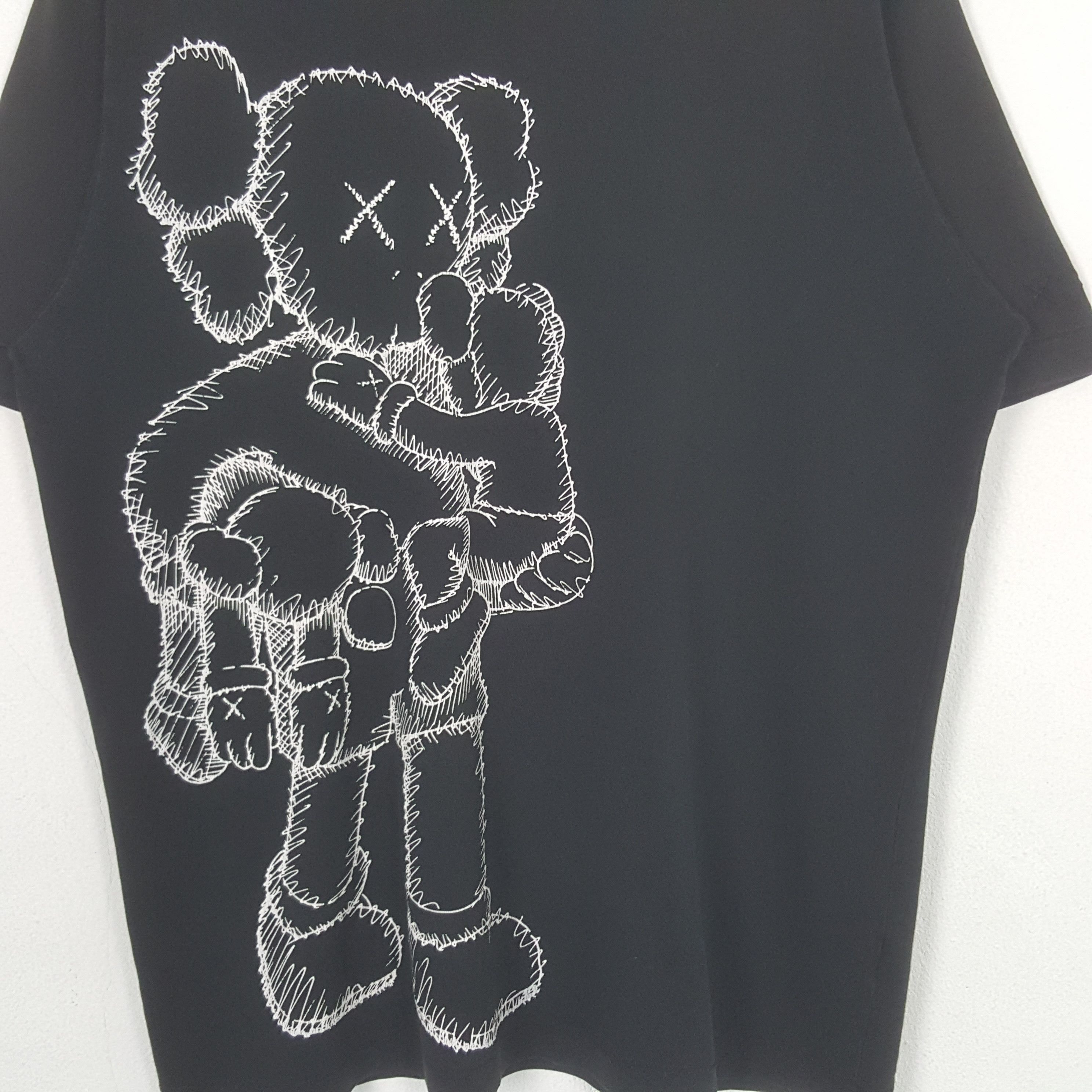 Kaws Vintage Kaws X Uniqlo Japanese Brand Tshirt C294N40 Size US L / EU 52-54 / 3 - 2 Thumbnail