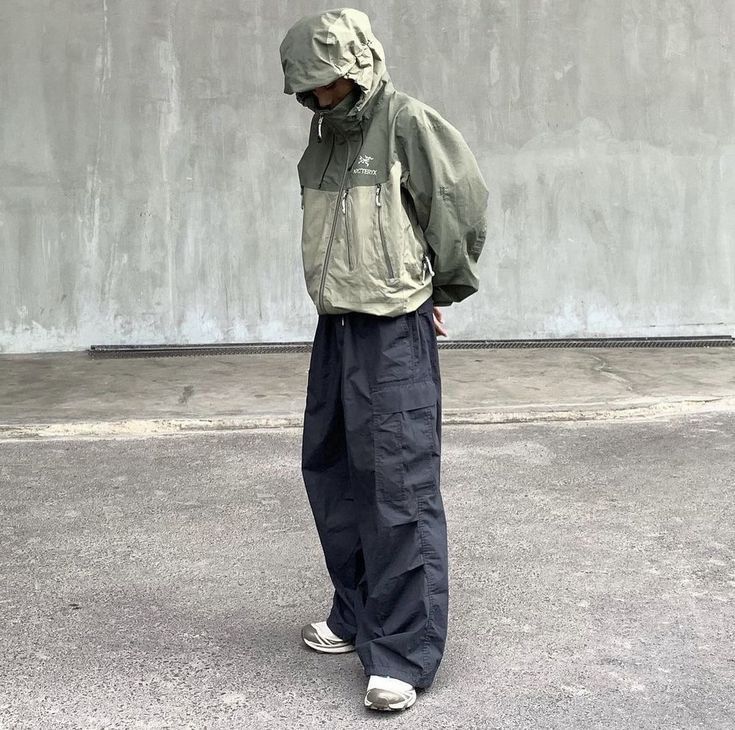 image of Arcteryx x Outdoor Life 2009 Arc’Teryx Theta Ar Gore Tex Jacket Oregano in Olive, Men's (Size Small