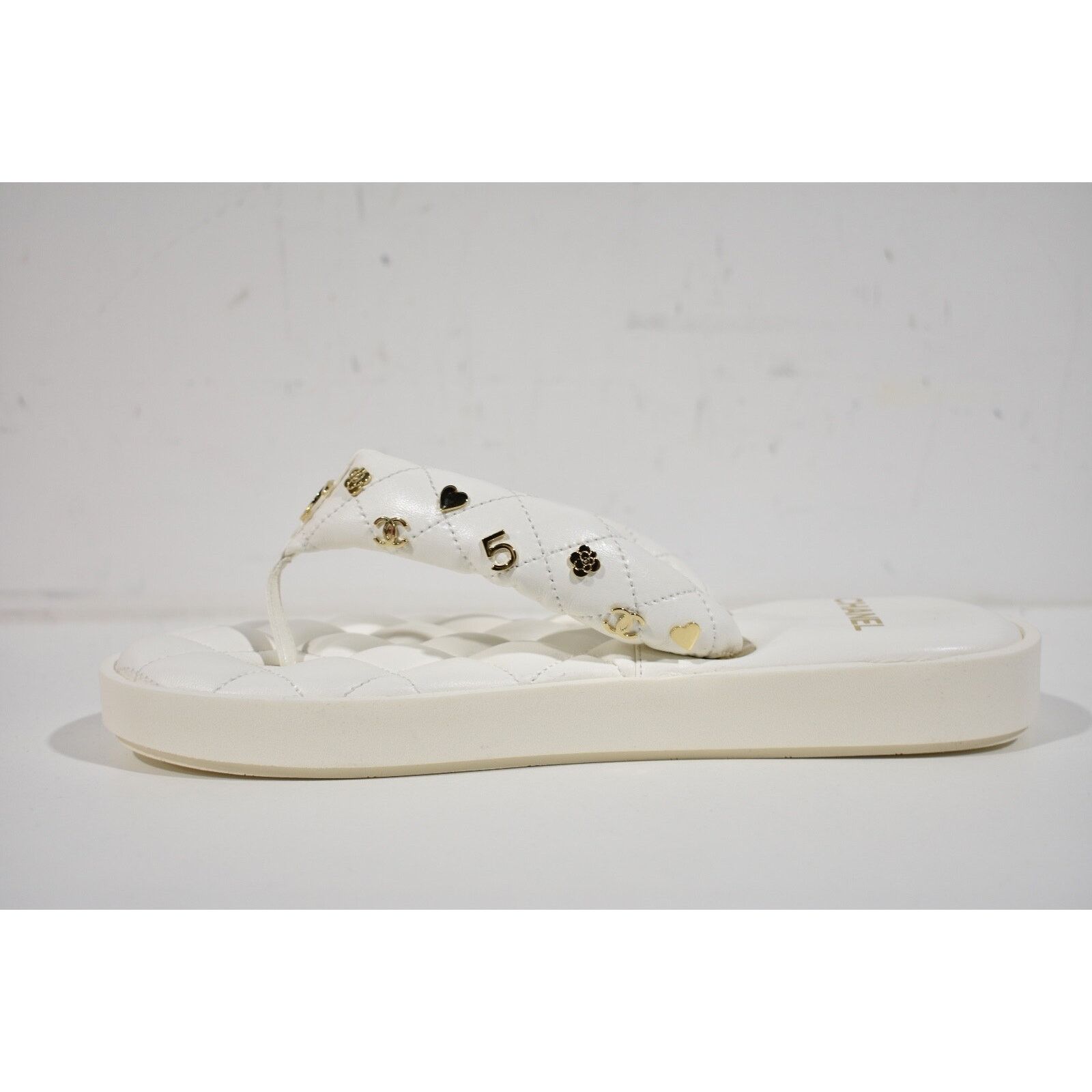 Chanel Chanel 23P White Quilted Charms Padded Pool Thong Logo Size US 10 / IT 40 - 9 Thumbnail