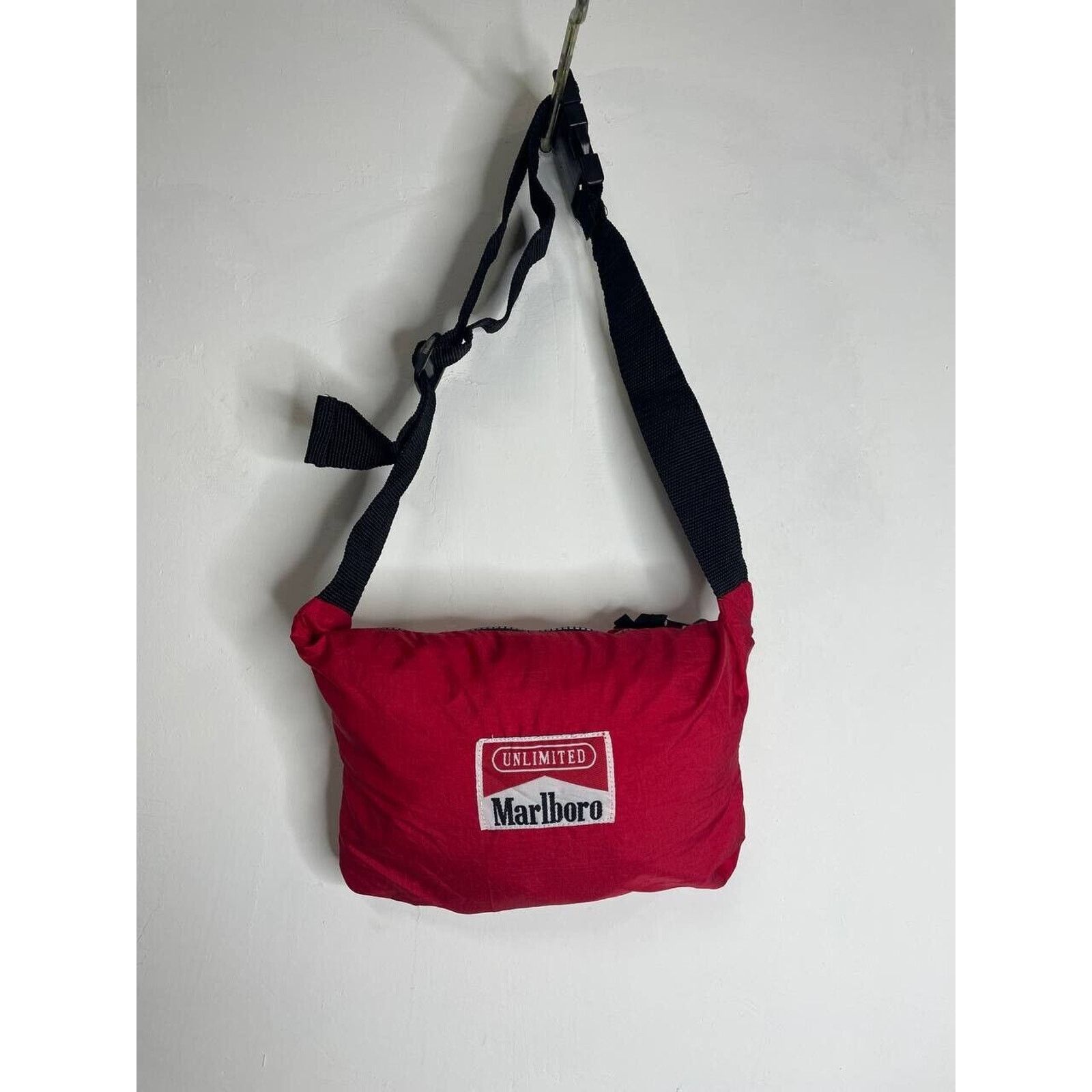 Marlboro × Vintage Vintage Marlboro Red Pullover Windbreaker Jacket Packable S Size US S / EU 44-46 / 1 - 2 Thumbnail