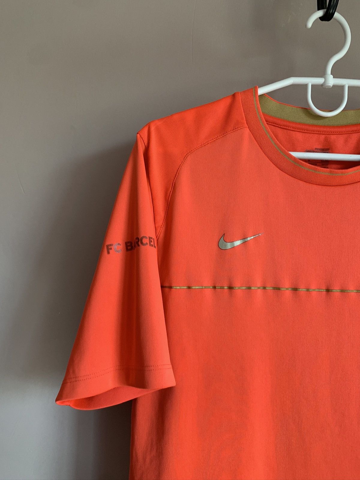 Nike Barcelona 2008 Training Football Shirt Nike Orange Soccer M Size US M / EU 48-50 / 2 - 3 Thumbnail
