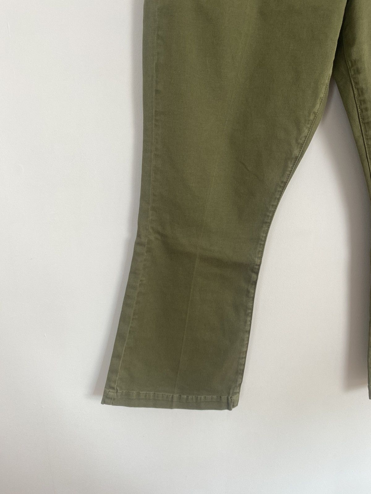 Designer × Frame Frame Le Crop Mini Boot Chino Pants 32 khaki trousers y2k Size 32" / US 10 / IT 46 - 11 Thumbnail