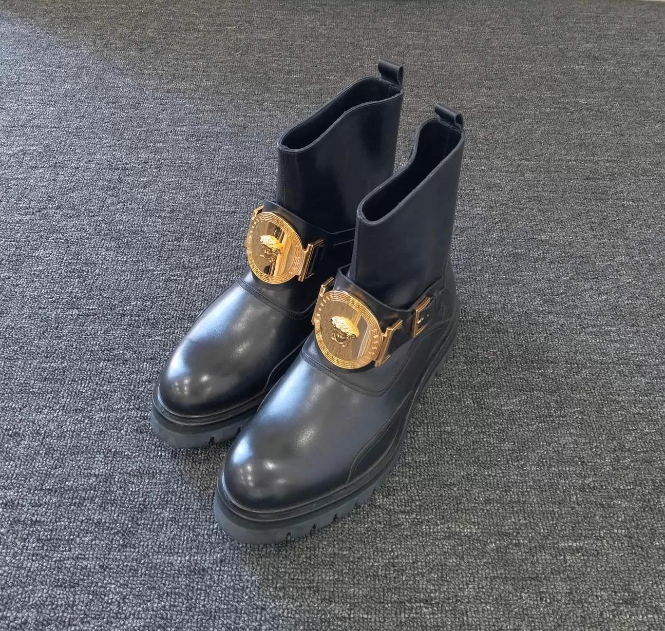 Versace VERSACE short boots 40 98 new Size US 9 / IT 39 - 1 Thumbnail
