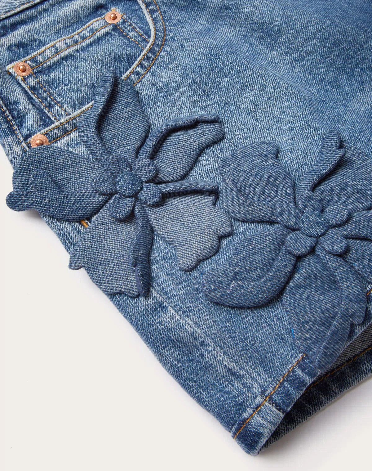 Valentino o1s1wg110625 Embroidered Denim Shorts in Medium Blue Size 28" / US 6 / IT 42 - 5 Thumbnail