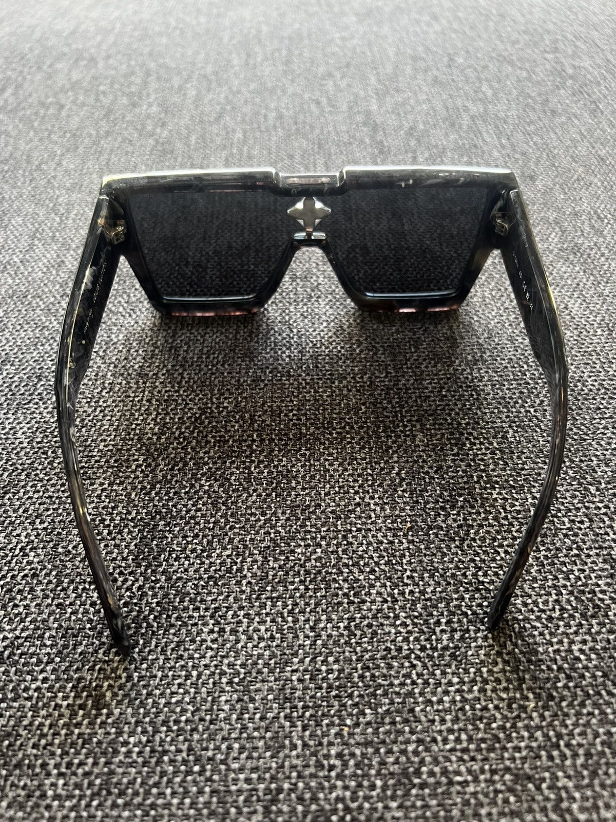 Louis Vuitton Louis Vuitton Cyclone Sunglasses Grey Marble Z1789W Size ONE SIZE - 5 Thumbnail