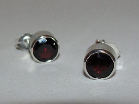 Designer Silver Faceted Red Garnet Bezel Set Birthstone Earrings Size ONE SIZE - 2 Thumbnail