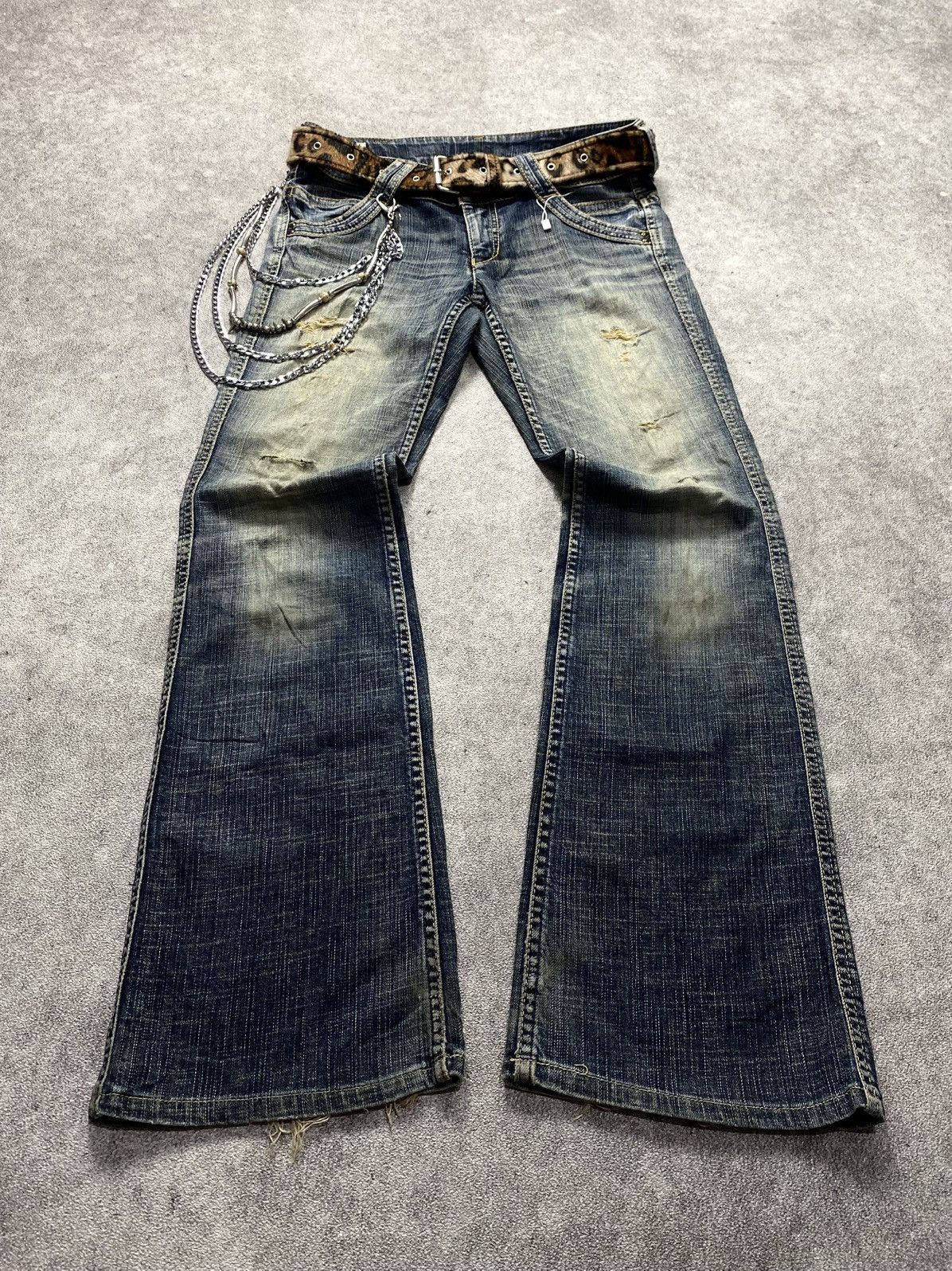 2000s Queenlow distressed stain style flare pant