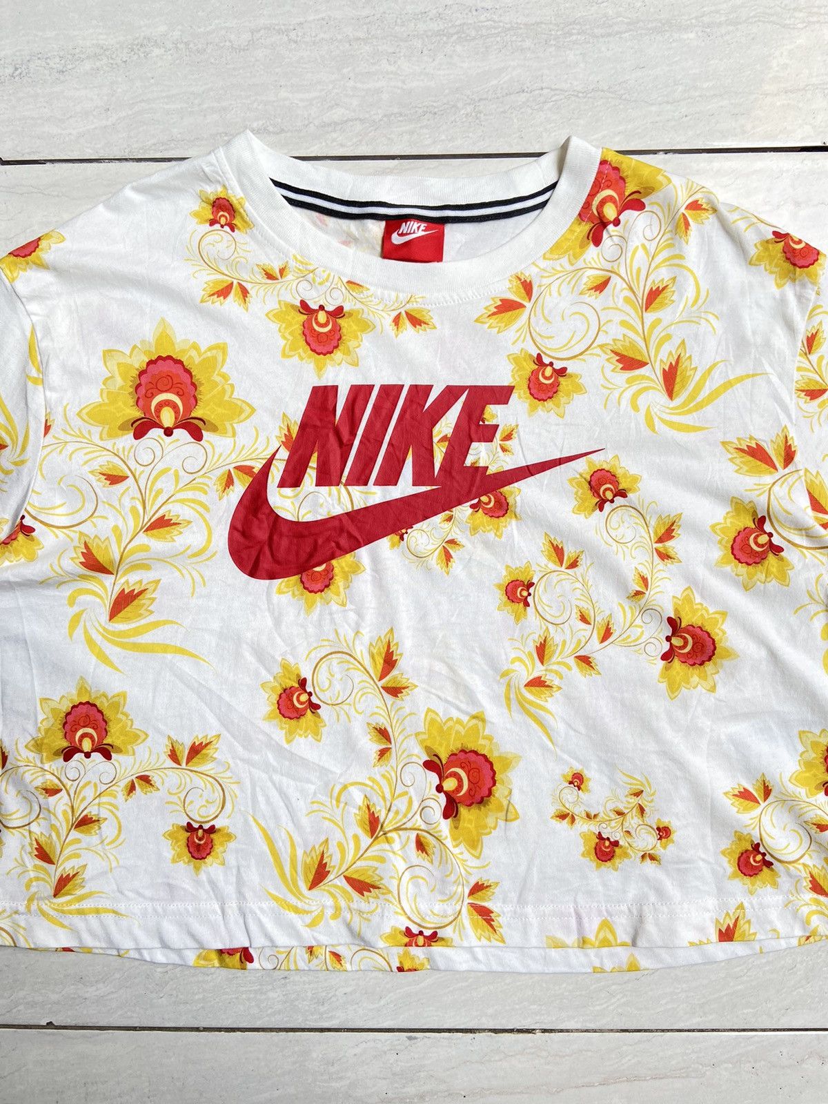 Nike NIKE Flower Patterned Crop Top T-Shirt Size US M / EU 48-50 / 2 - 4 Thumbnail