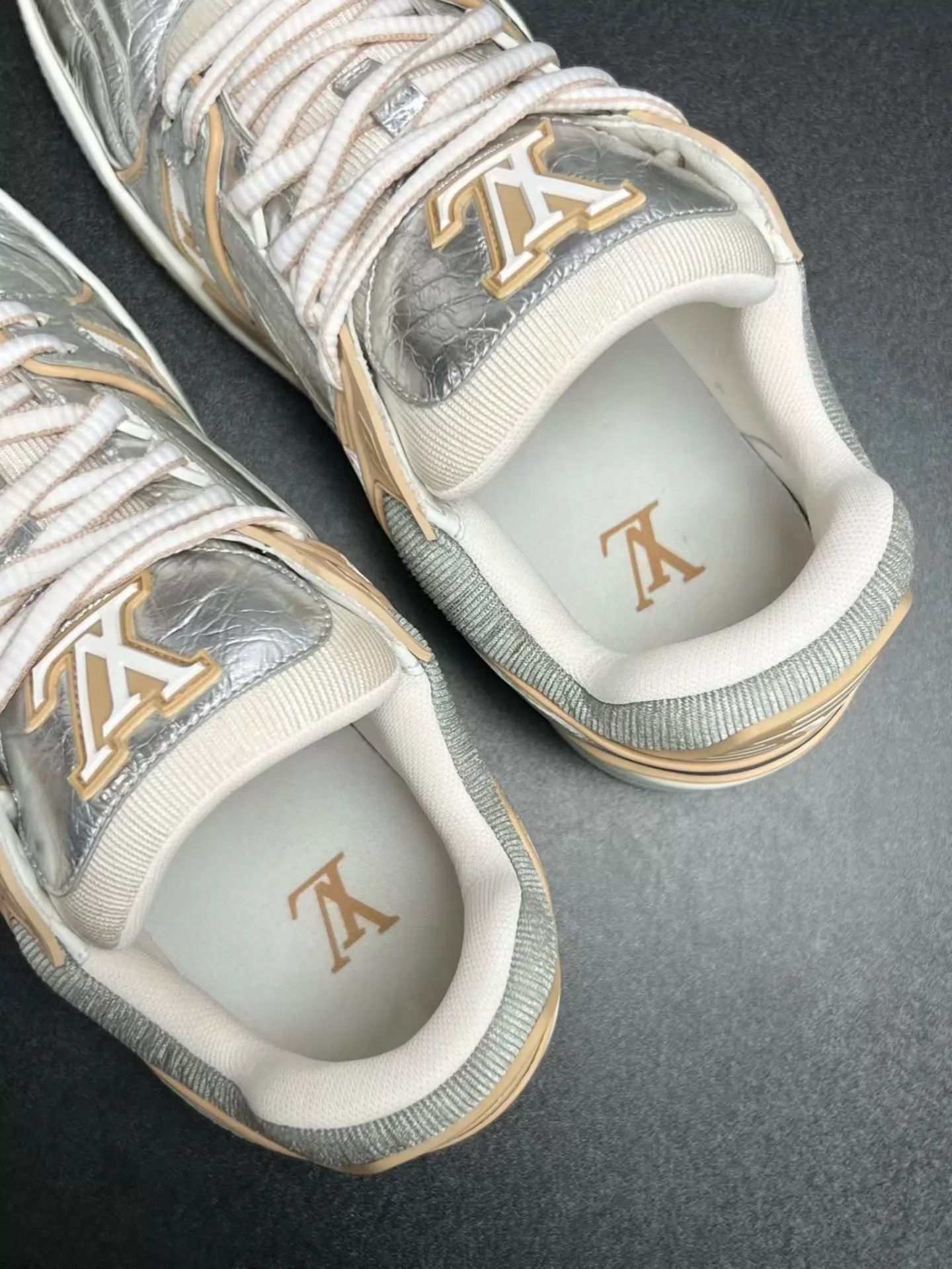 Louis Vuitton LV Trainer Metallic Silver UK6.5 Near New Size US 7.5 / EU 40-41 - 4 Thumbnail