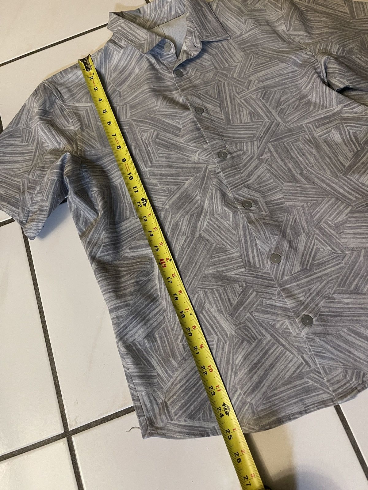 Lululemon Lululemon Airing Easy Shirt Small Gray Floral Pattern Vented Size US S / EU 44-46 / 1 - 3 Thumbnail