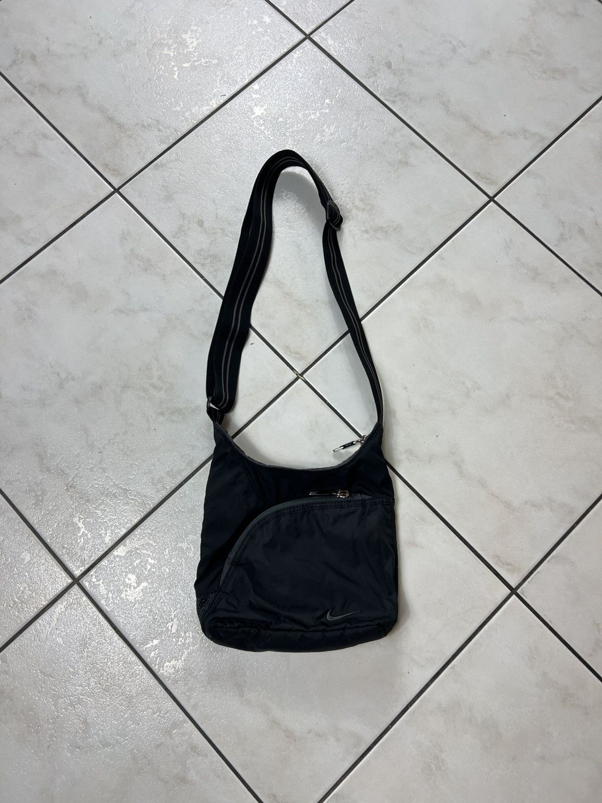 Nike Vintage Nike y2k shoulder bag crossbody drill swoosh logo Size ONE SIZE - 2 Thumbnail
